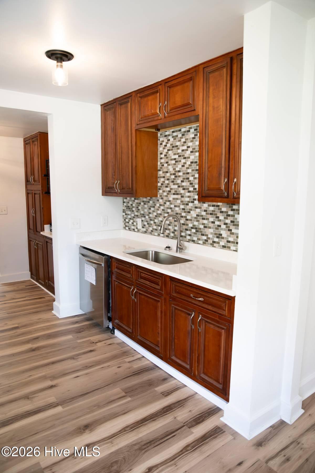 100568103 | Photo 14