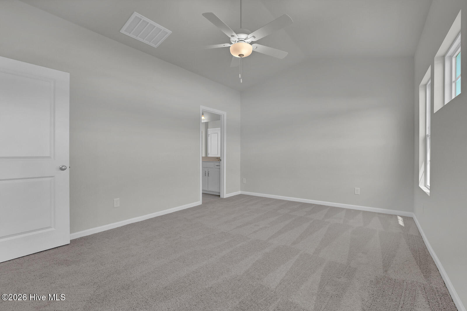 100550326 | Photo 13