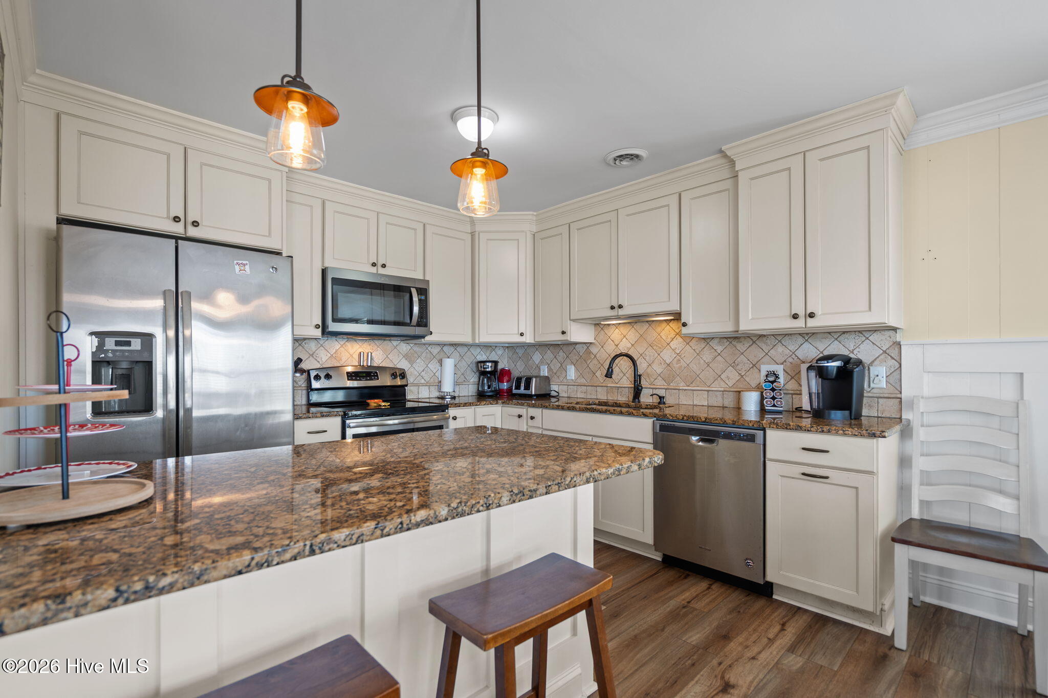 100568045 | Photo 16