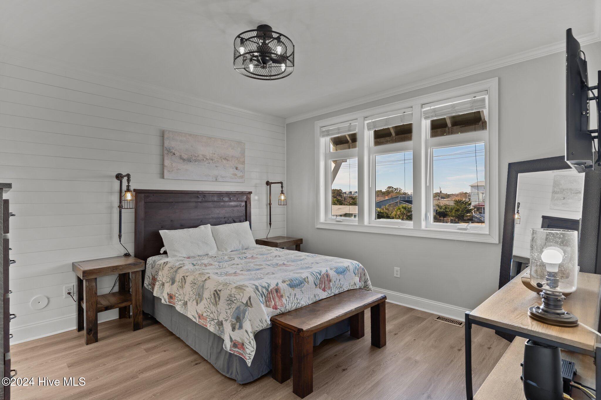 100562990 | Photo 24