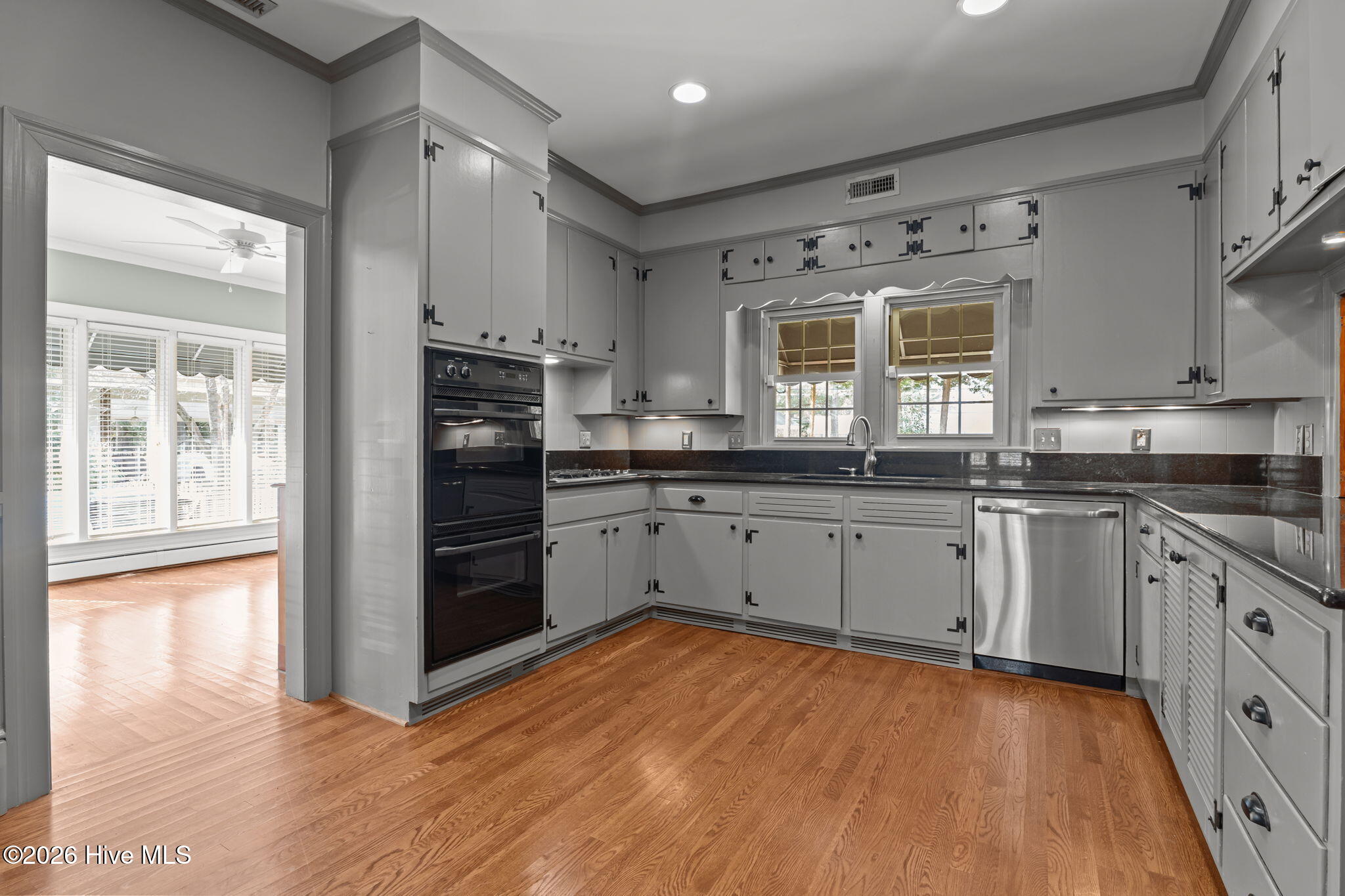 401 Brentwood Drive N
