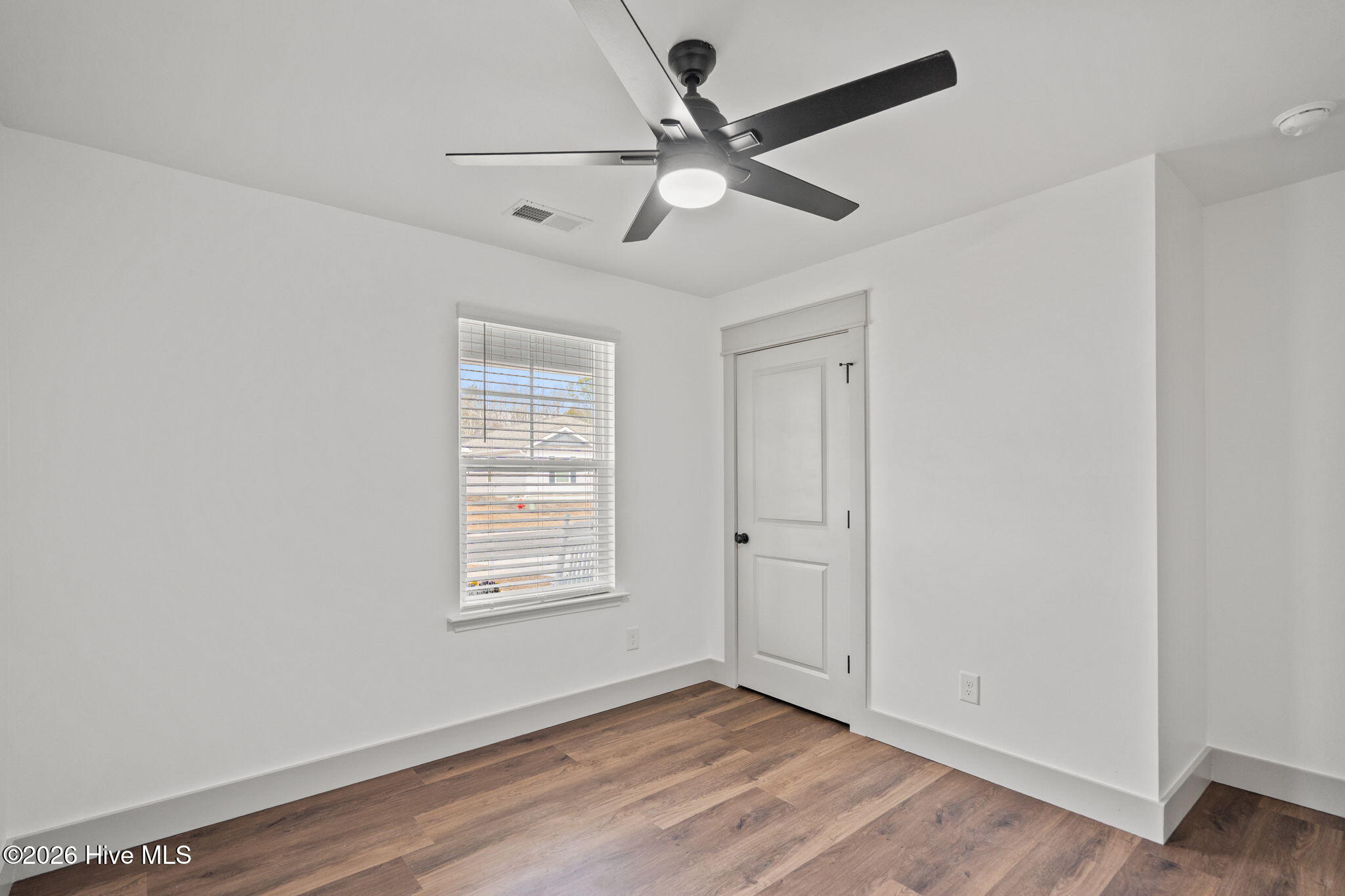 100555657 | Photo 12