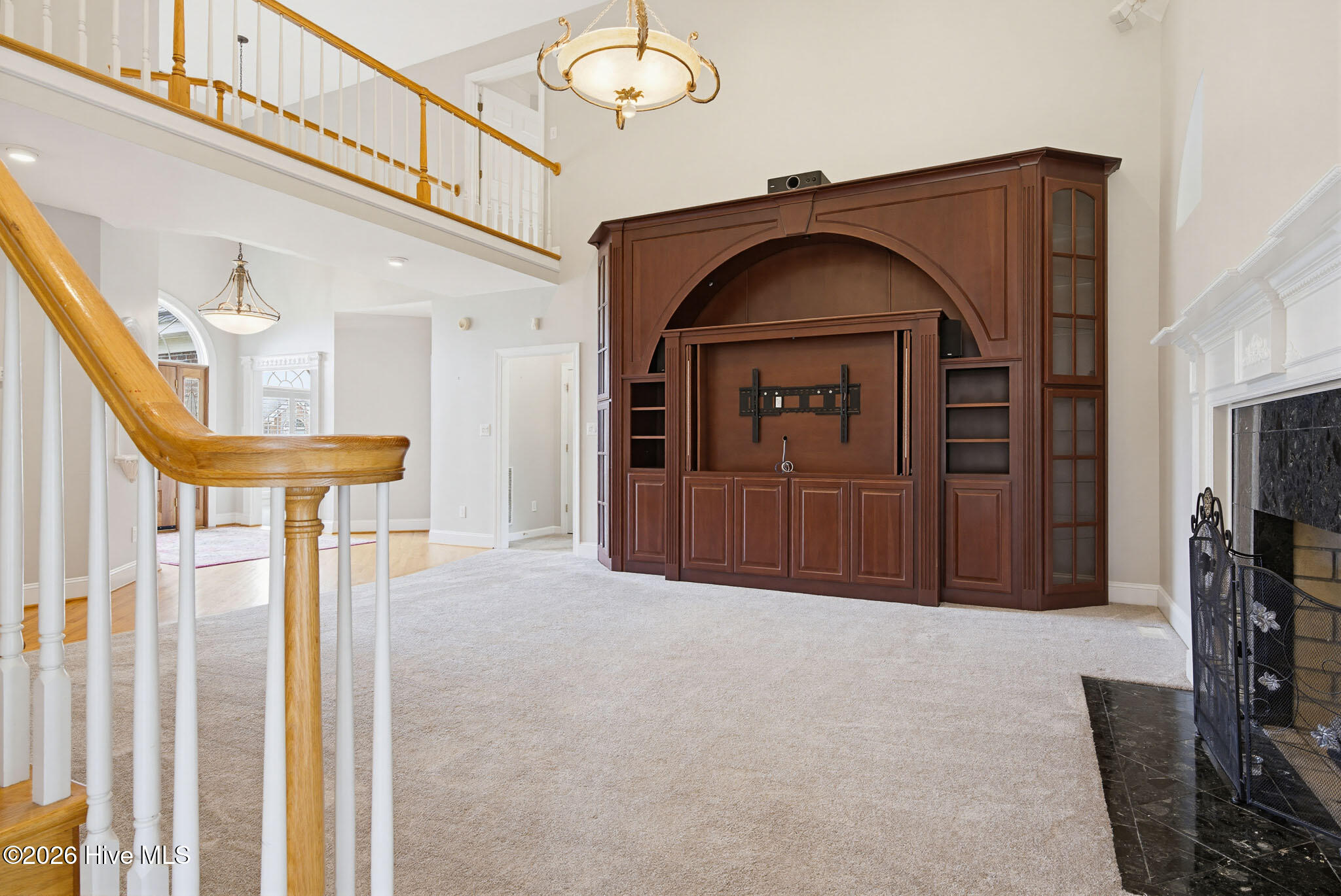 100570266 | Photo 22