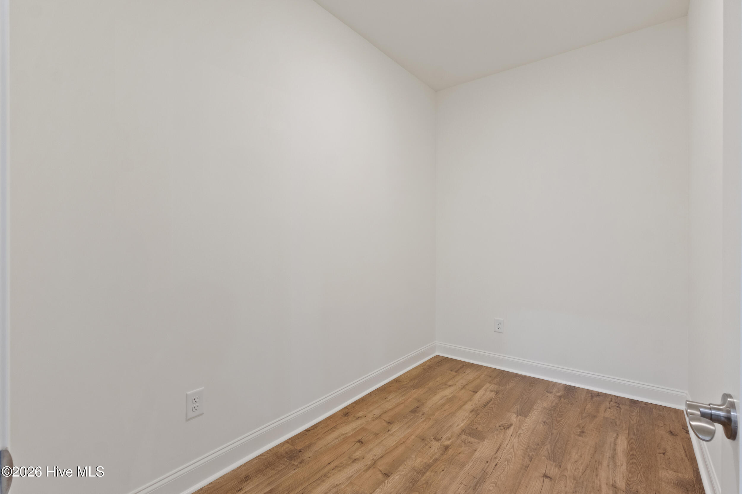 100567721 | Photo 43