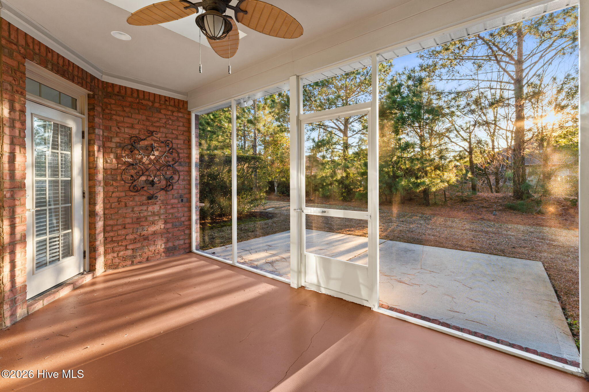 100547610 | Photo 16