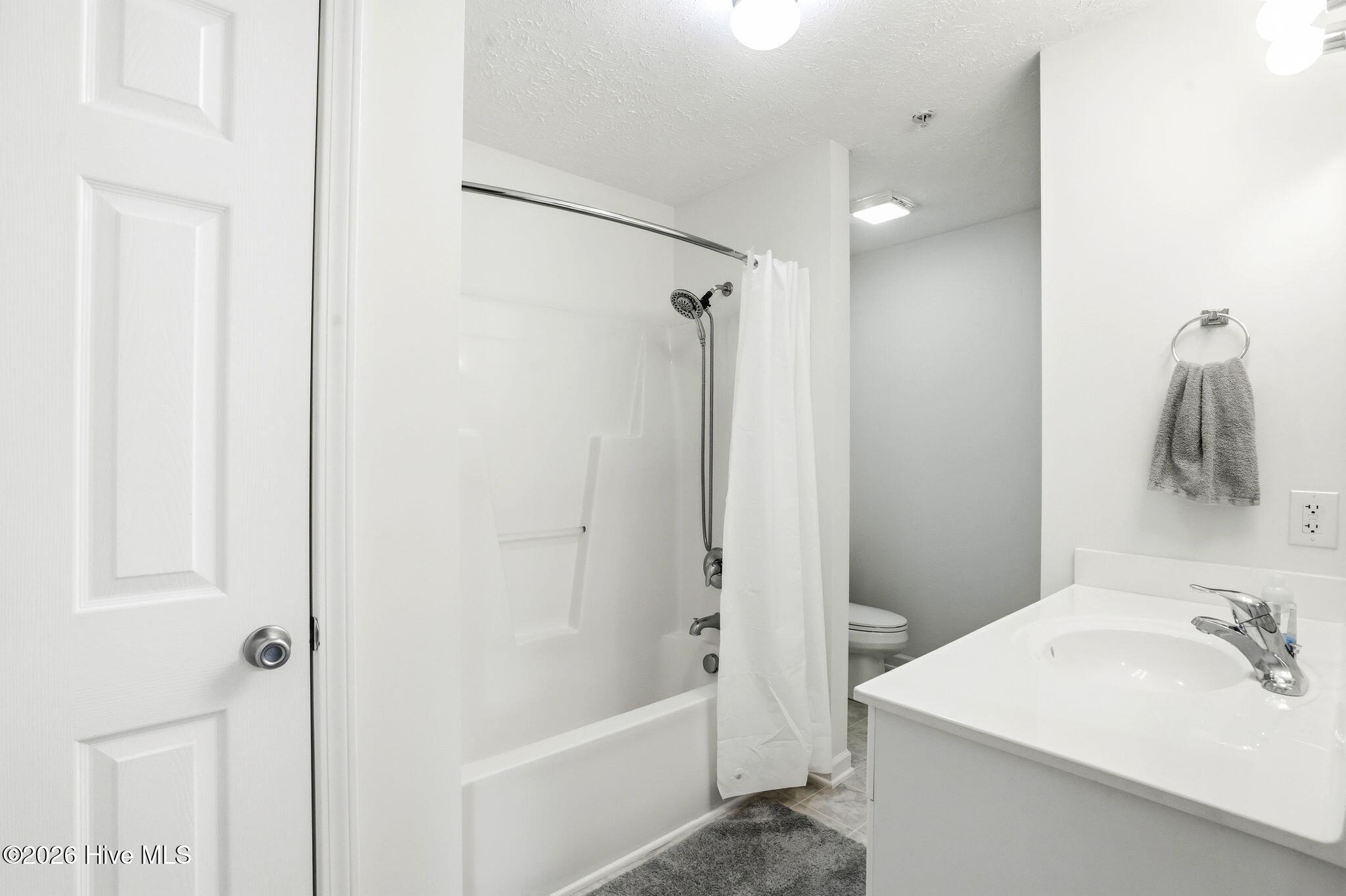 100565628 | Photo 27