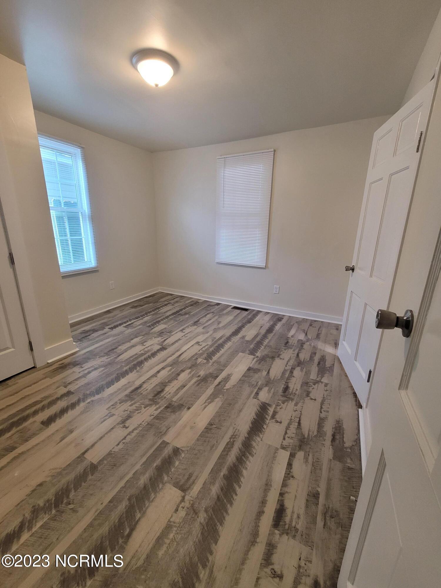 100566381 | Photo 14