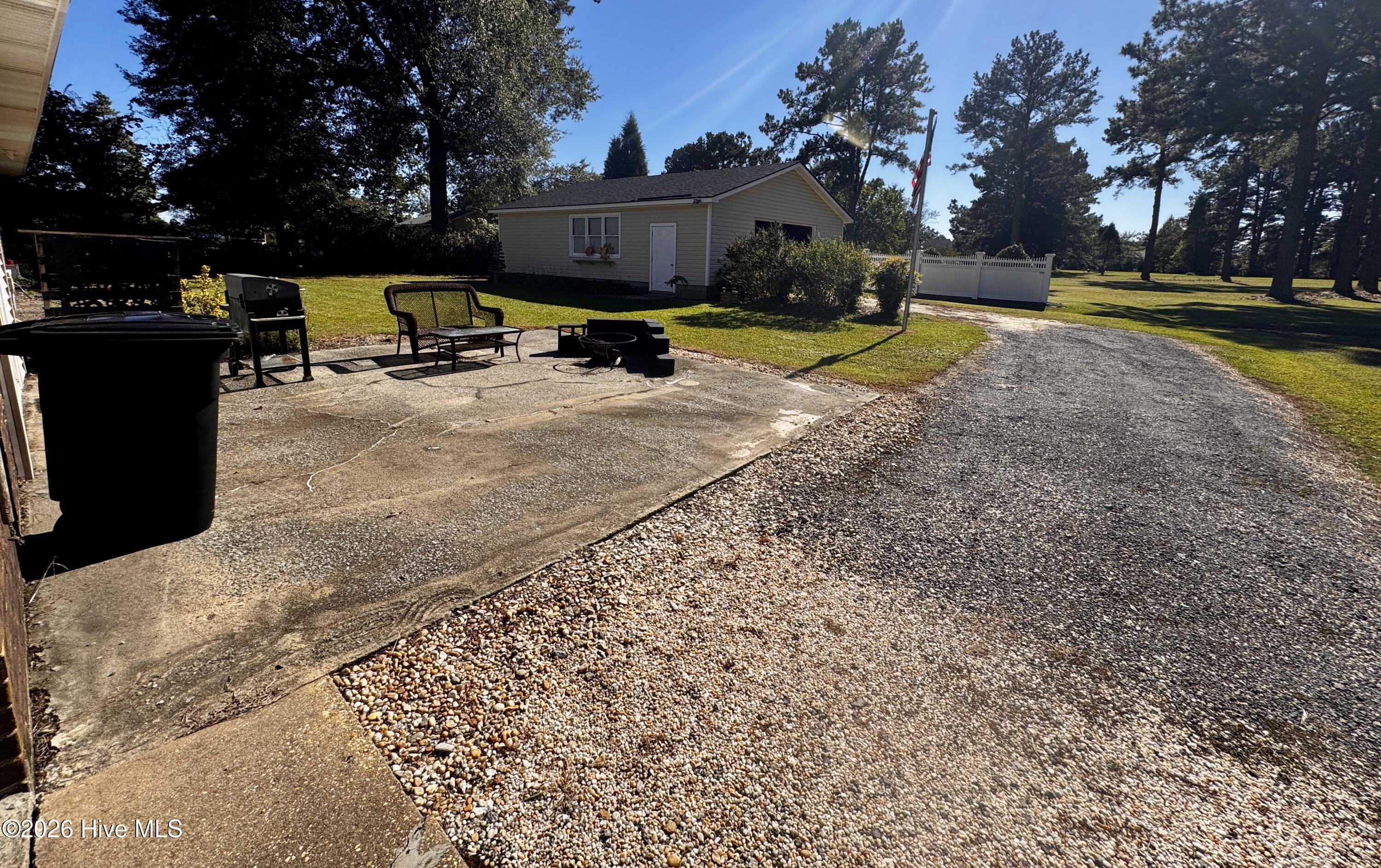 100613485 | Photo 2