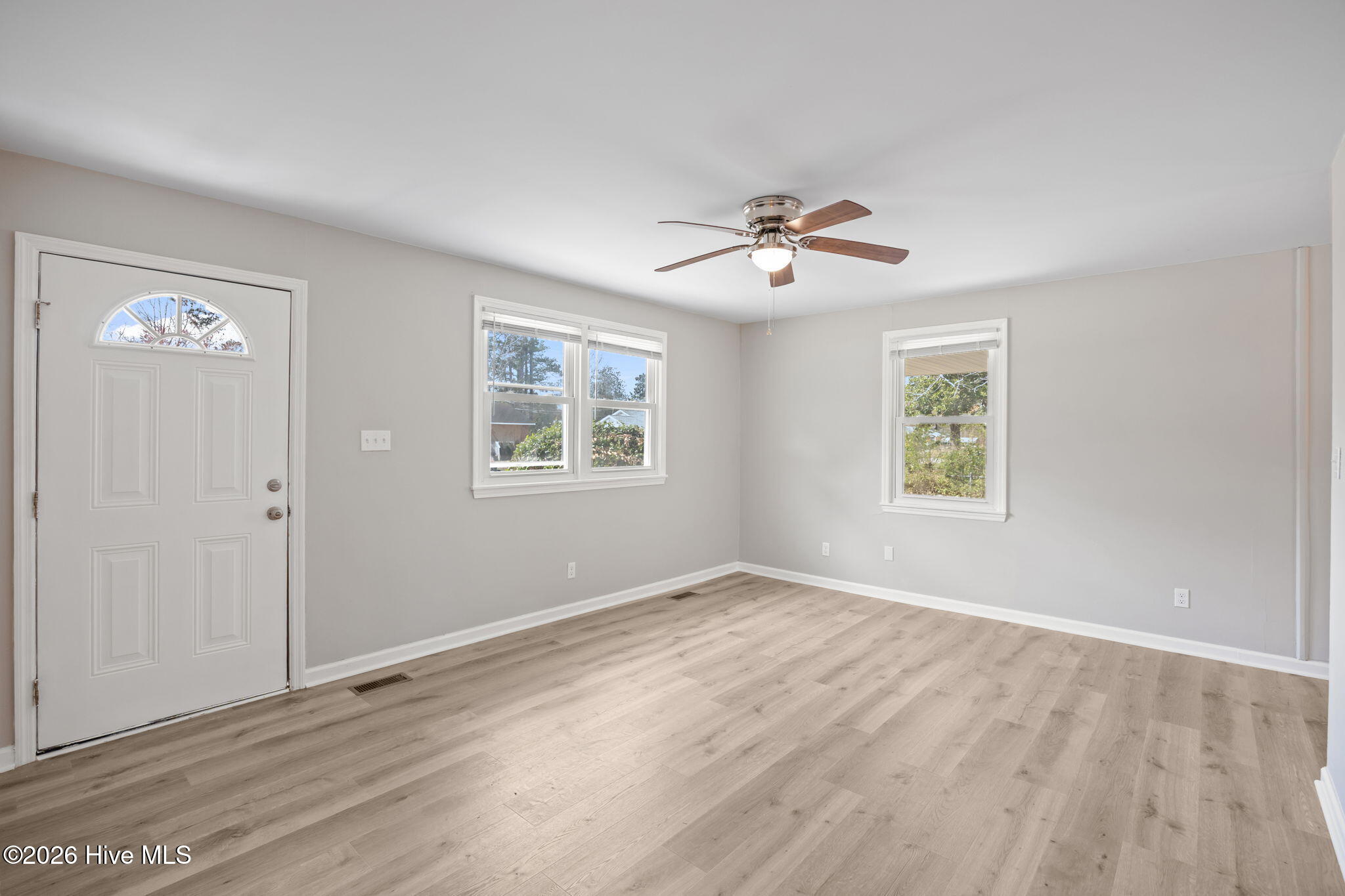 100566430 | Photo 10