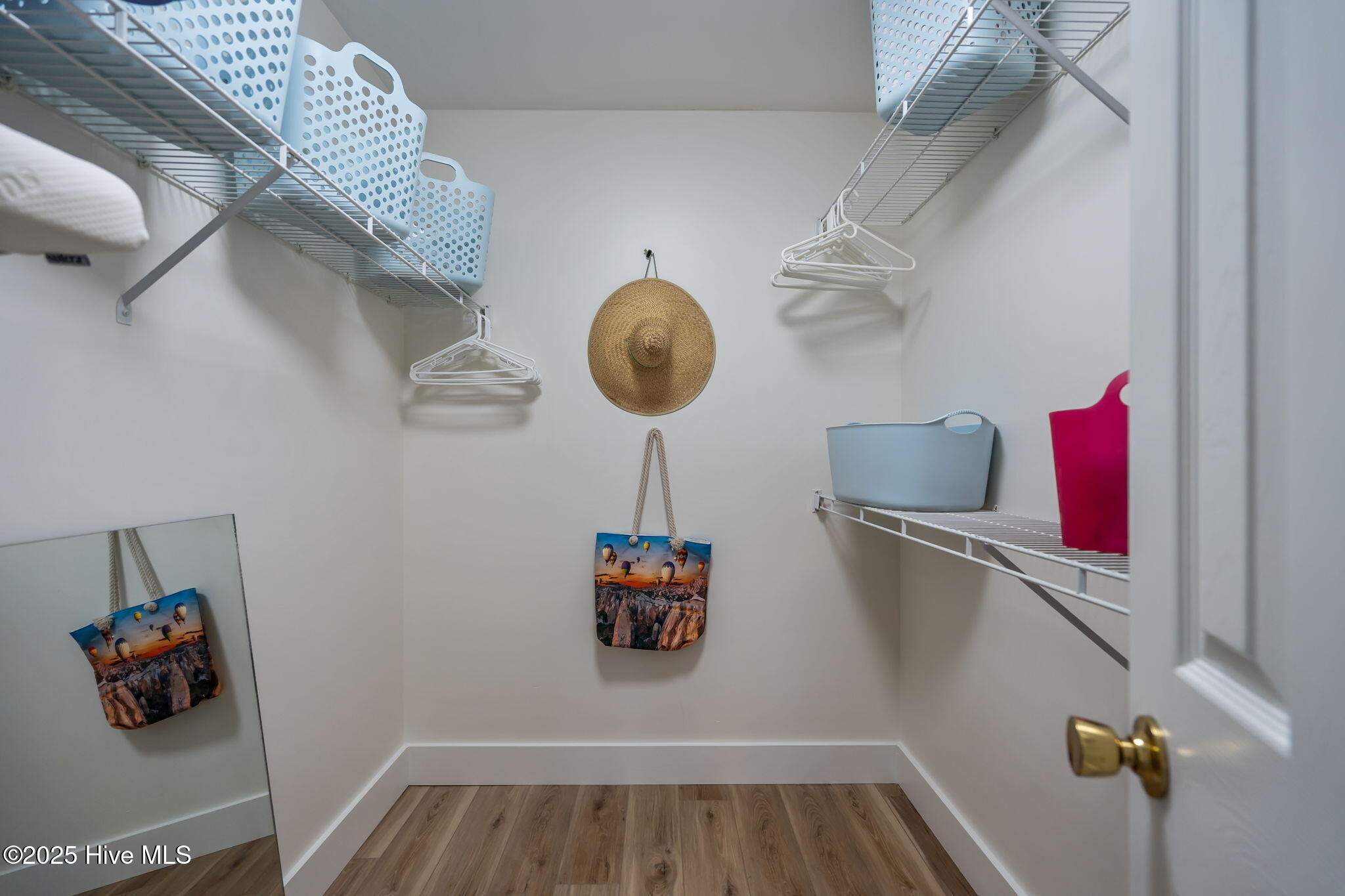 100543916 | Photo 31