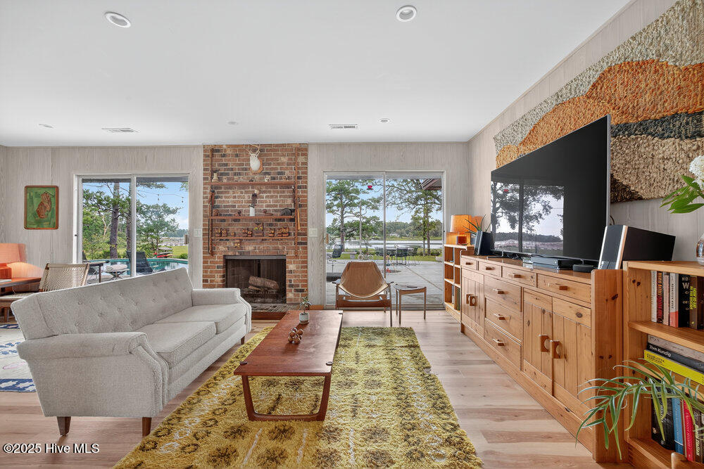 100562548 | Photo 19