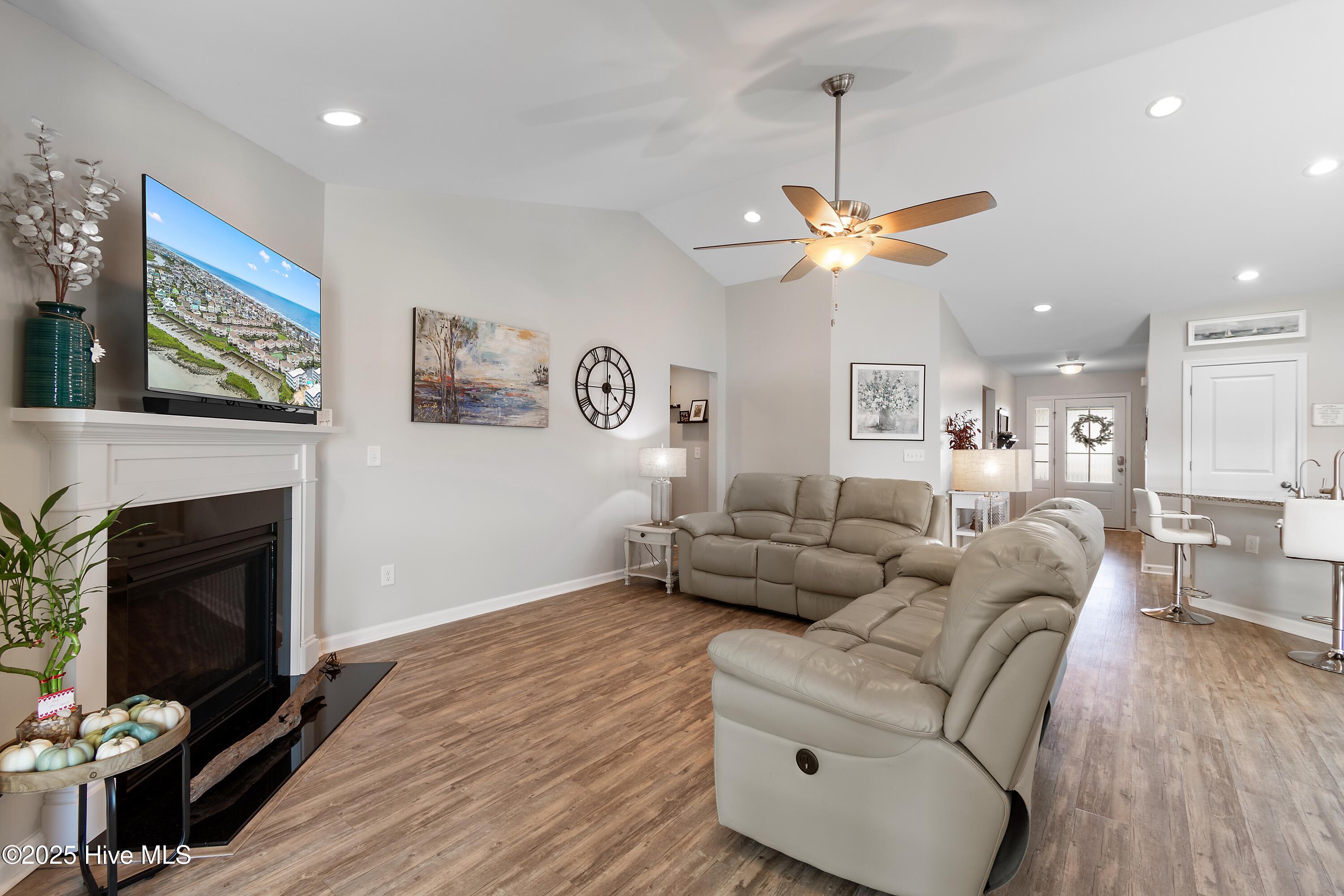 100535031 | Photo 21