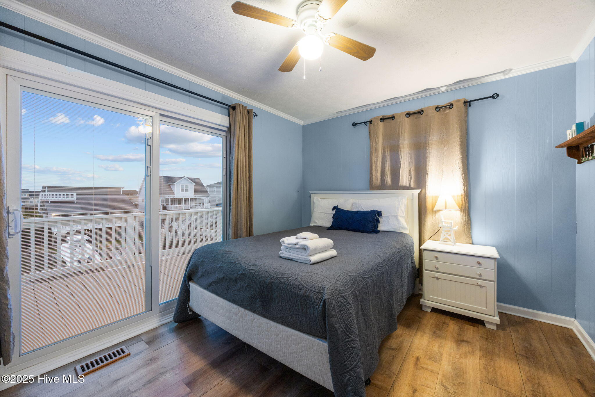 100567409 | Photo 50