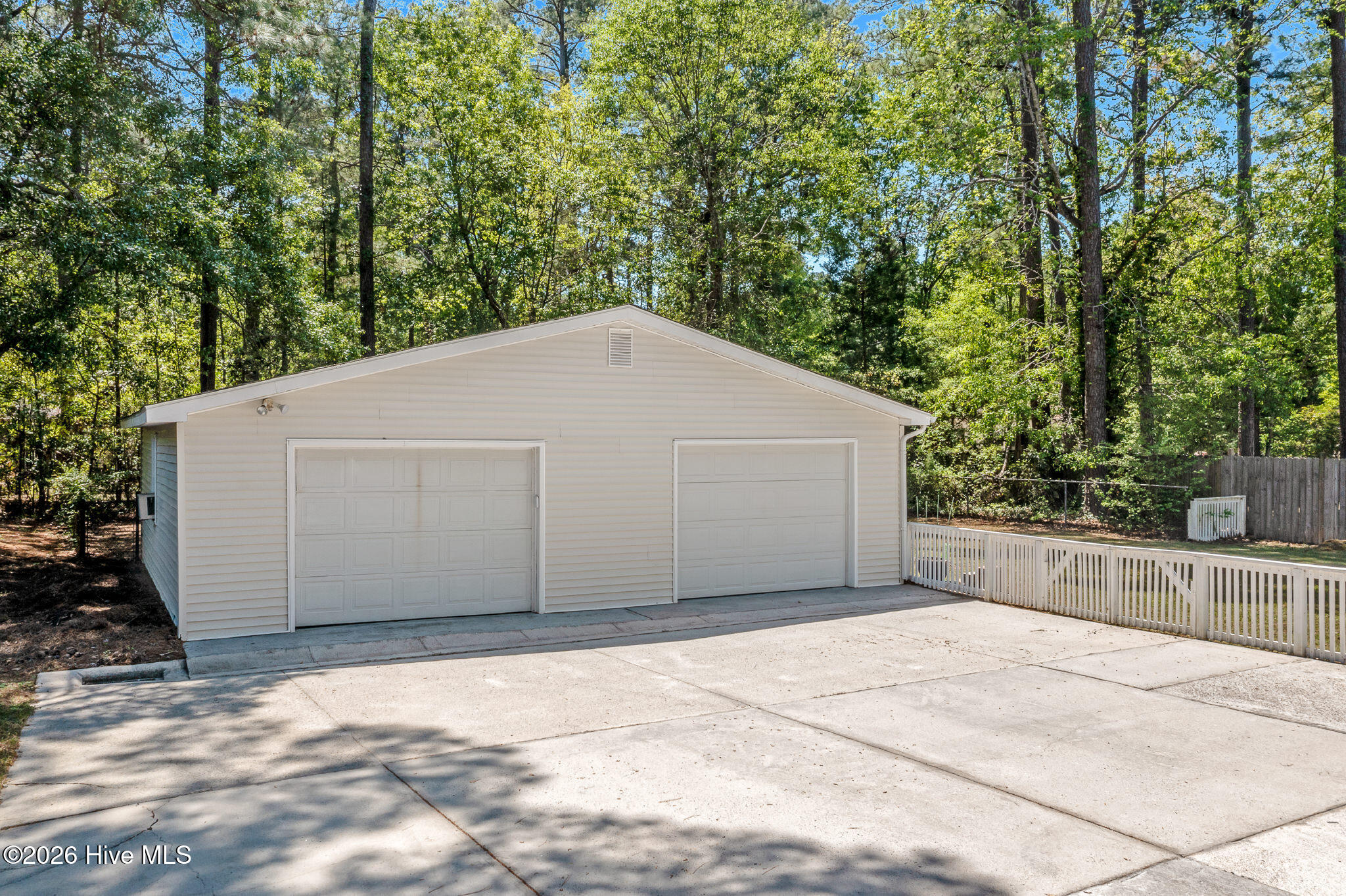 100567029 | Photo 43