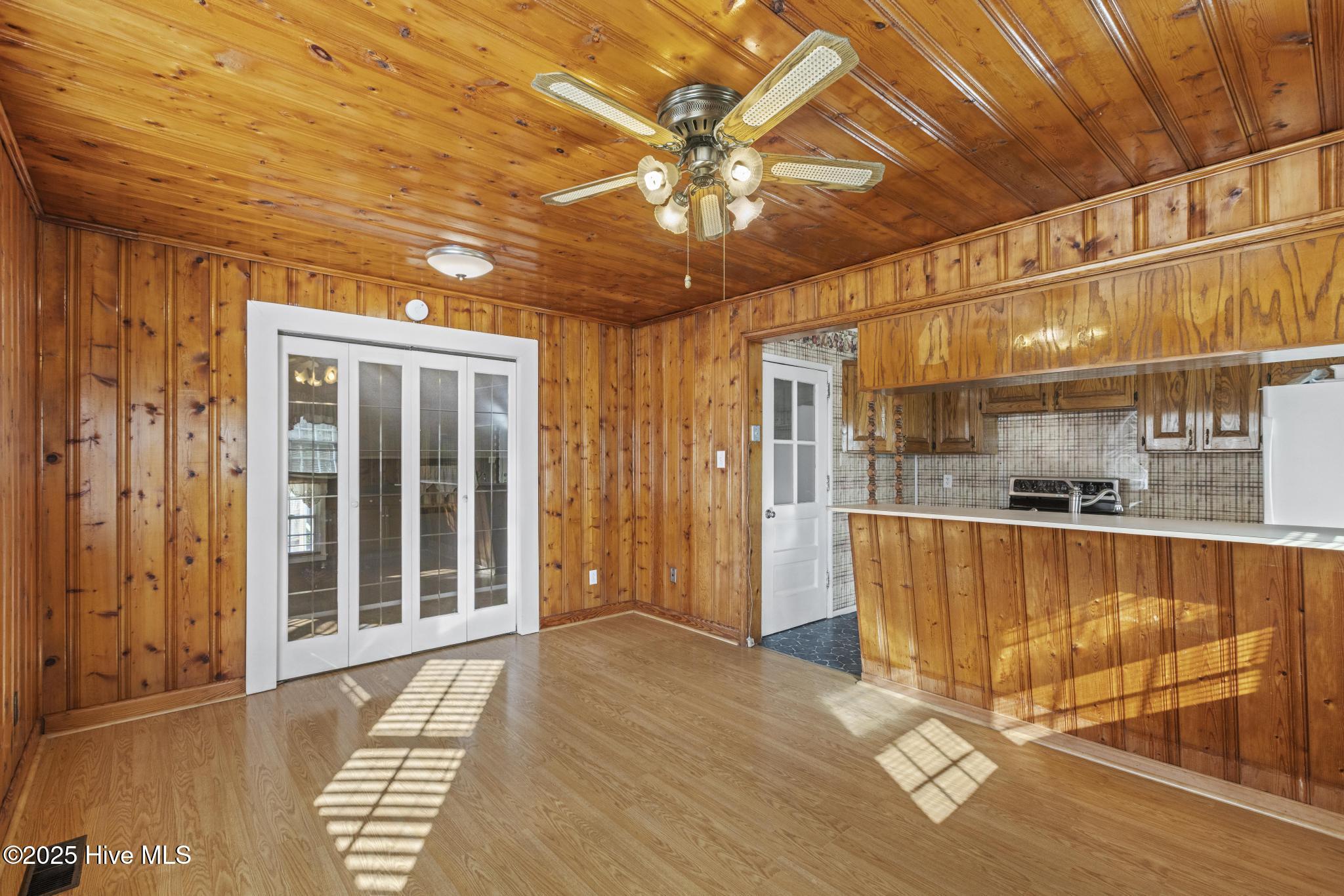 100532196 | Photo 23