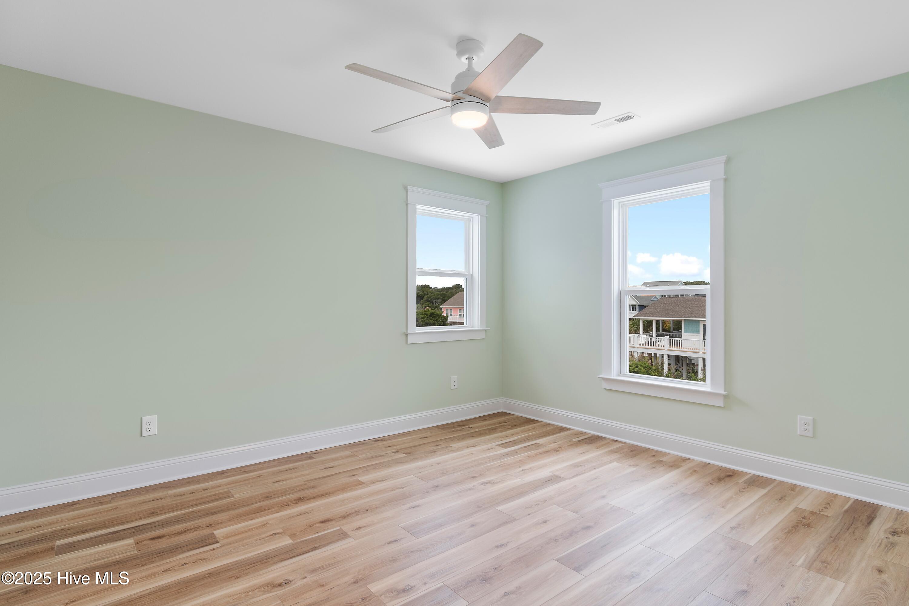 100549252 | Photo 50