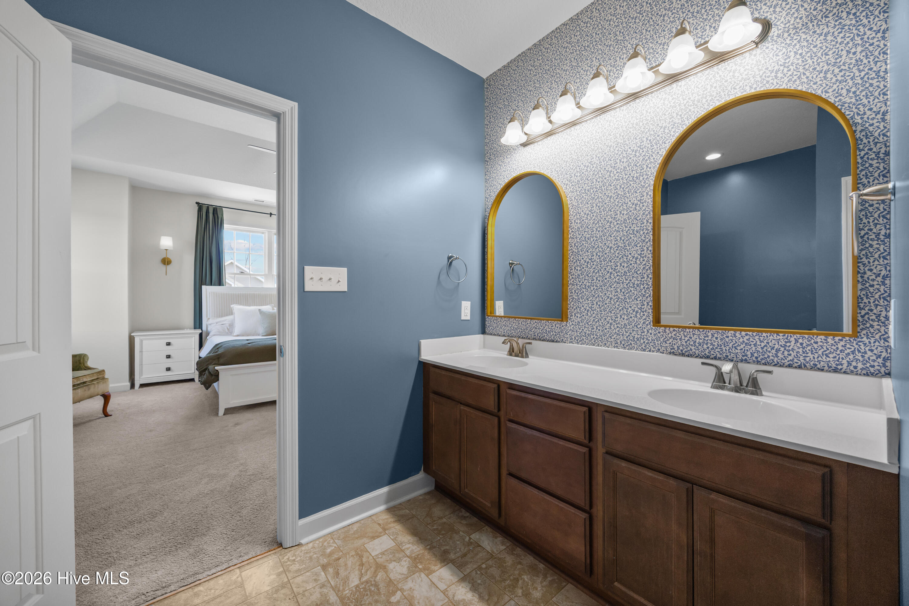 100559534 | Photo 25