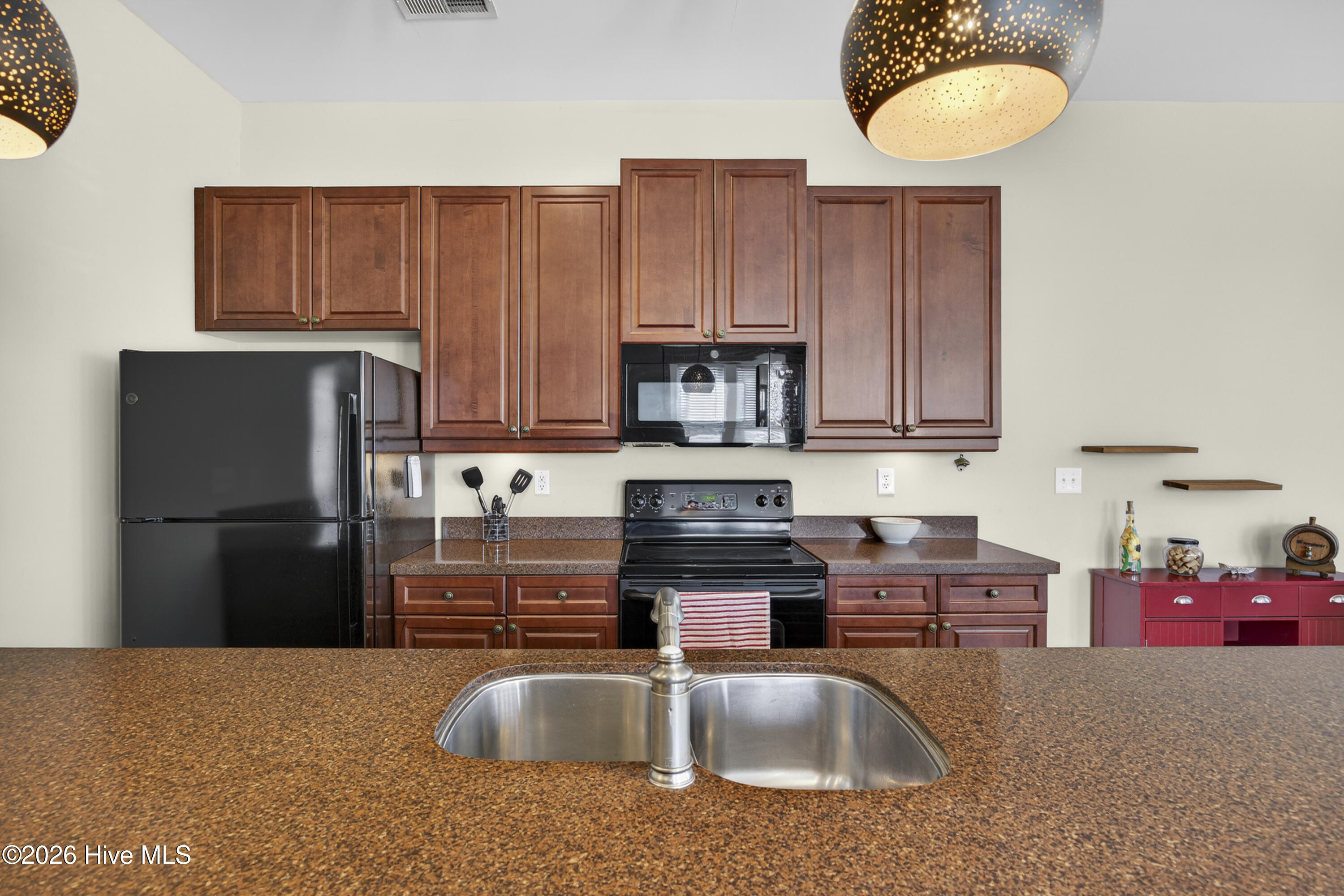 100562157 | Photo 23