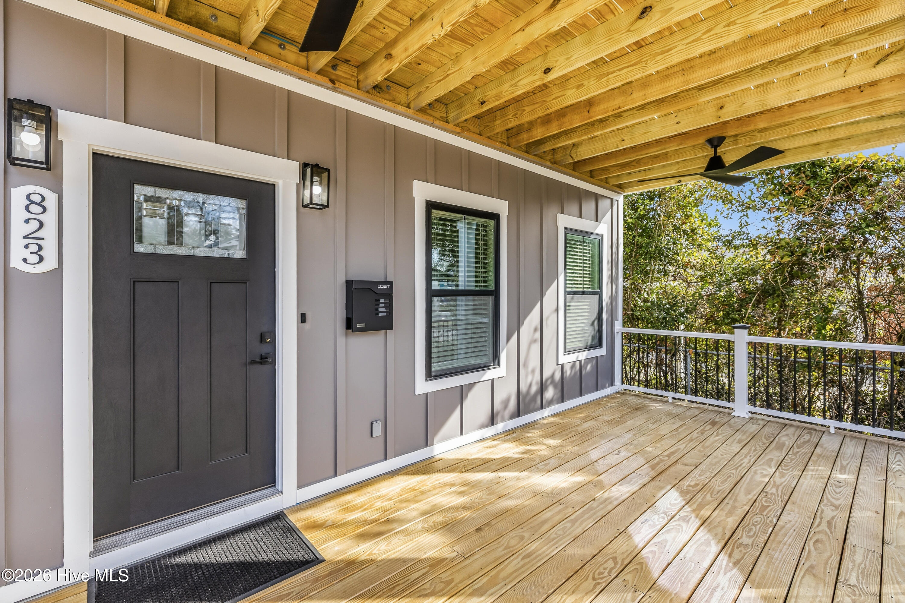 100554994 | Photo 11