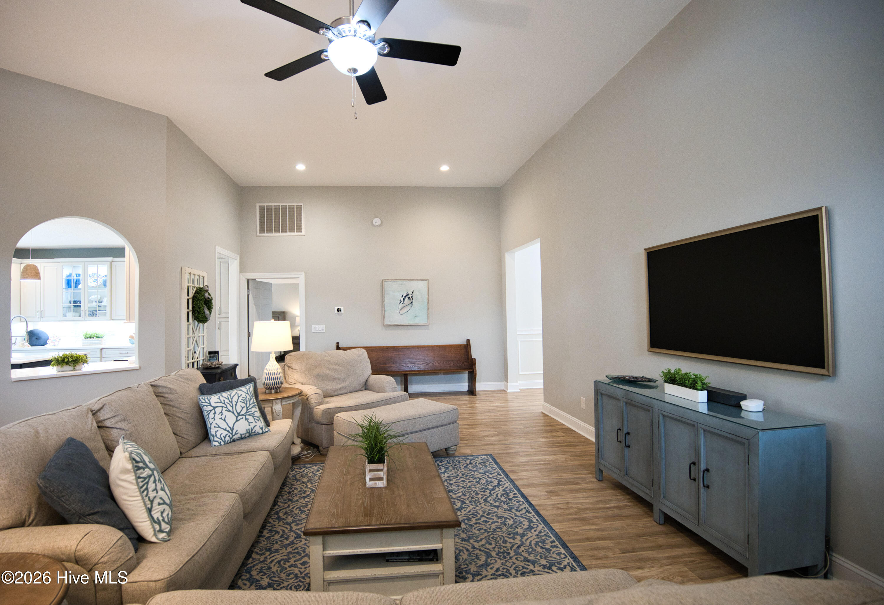 100558044 | Photo 15