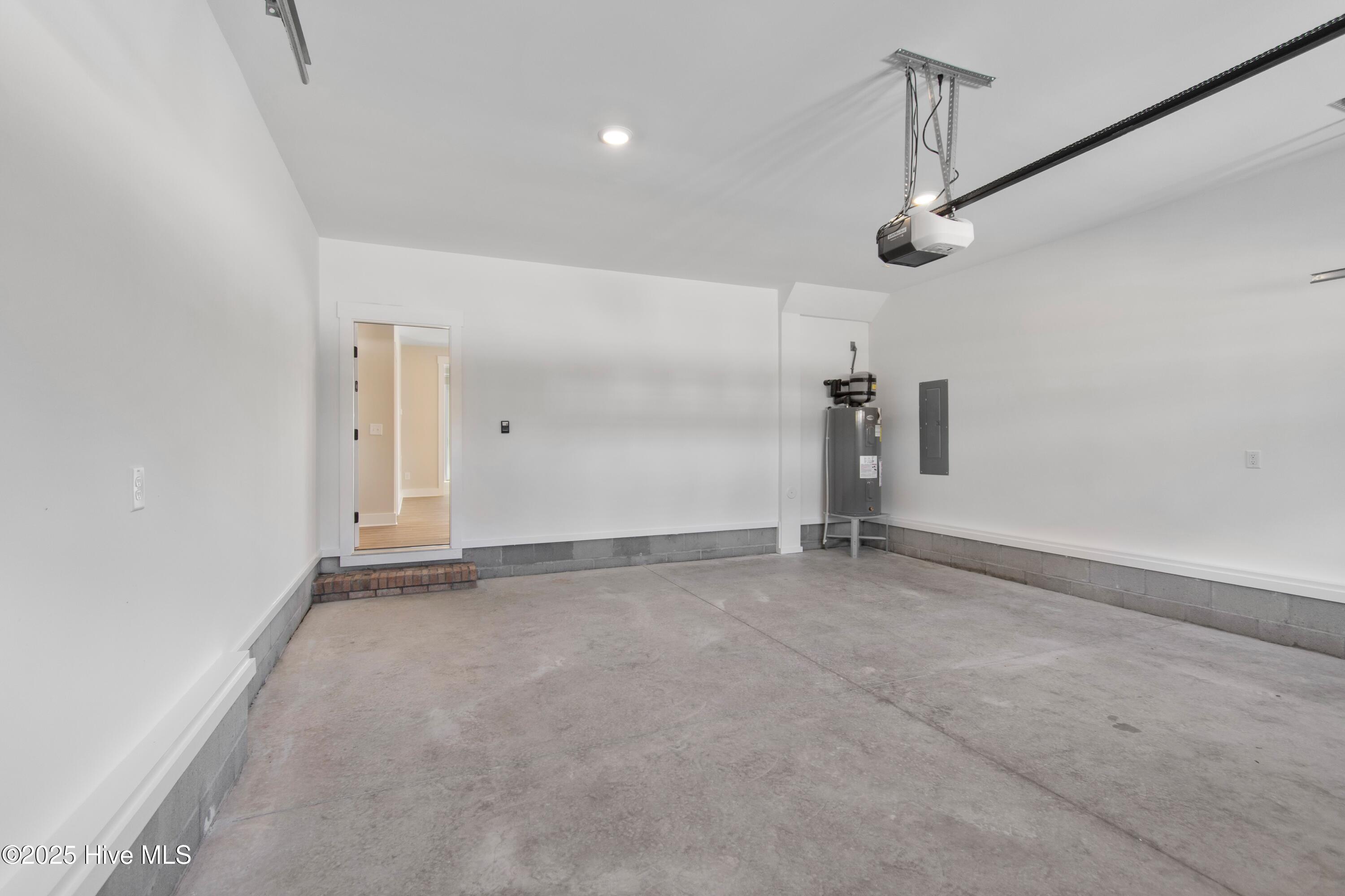 100520444 | Photo 57