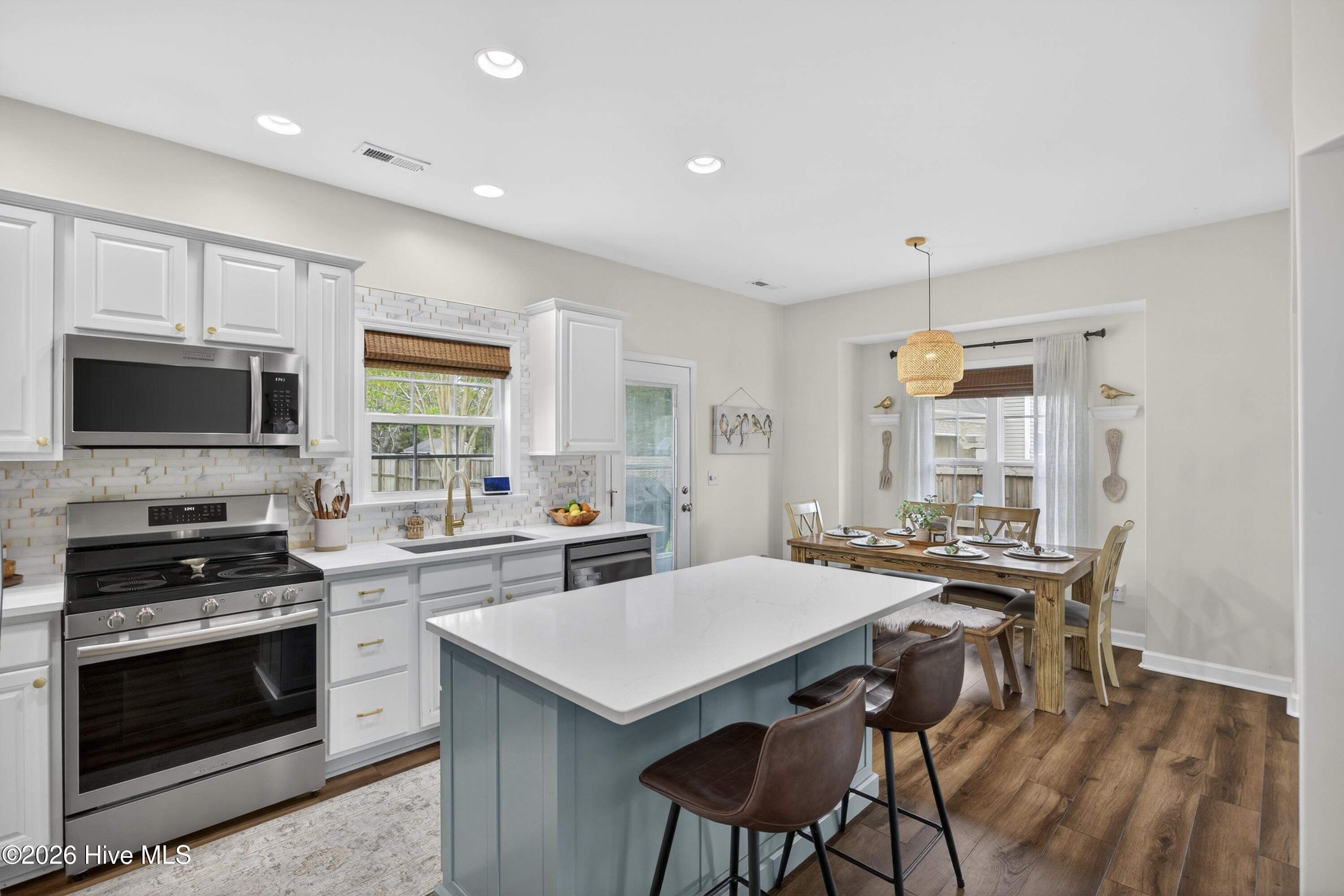 100565225 | Photo 21