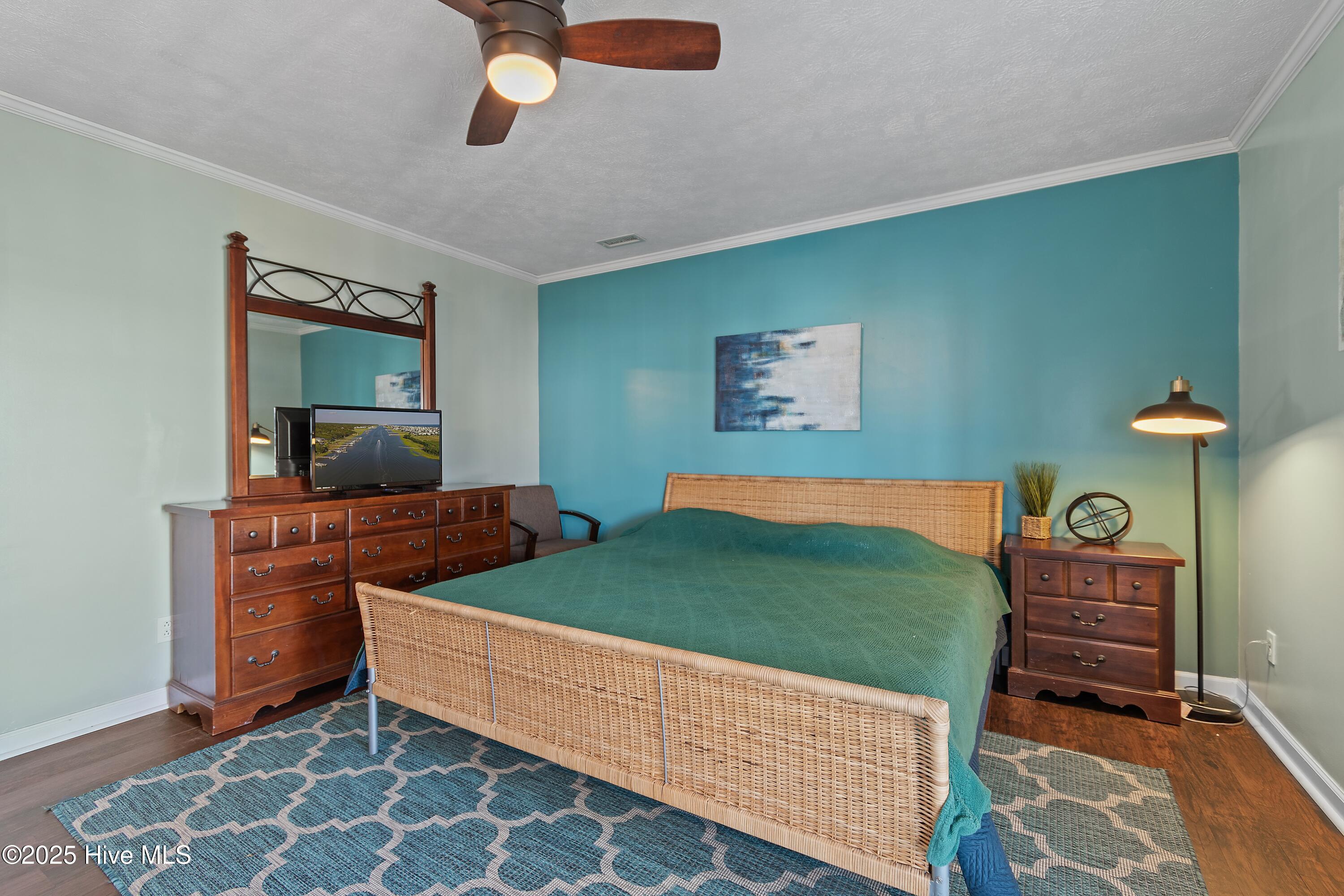 100542122 | Photo 45