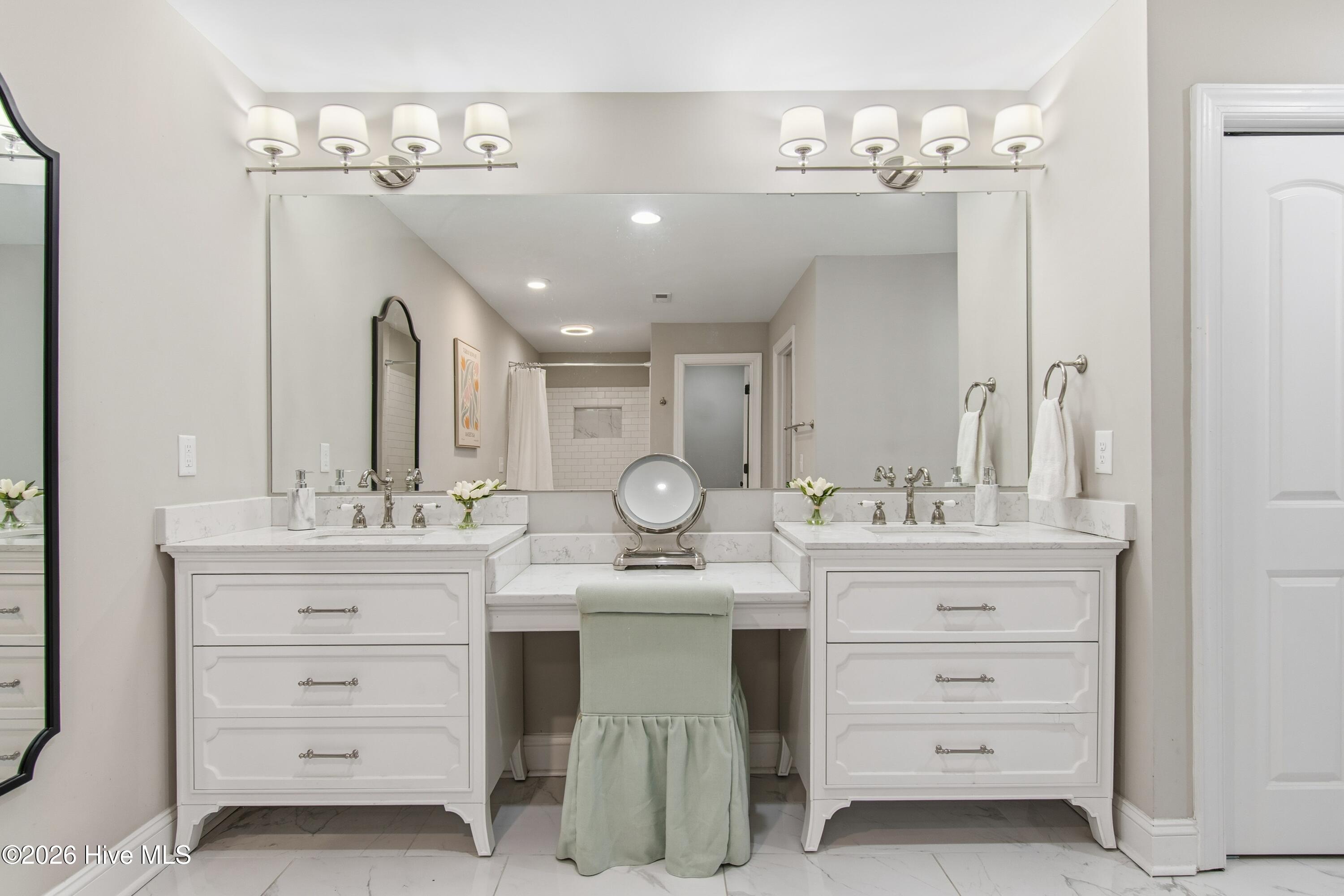 100550305 | Photo 35