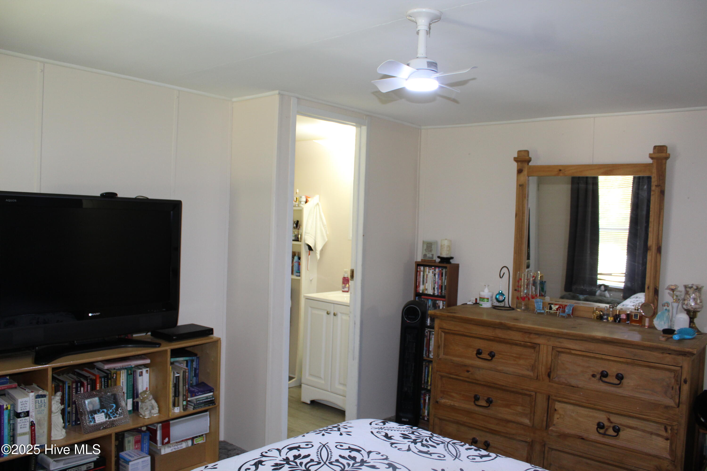 100527768 | Photo 15