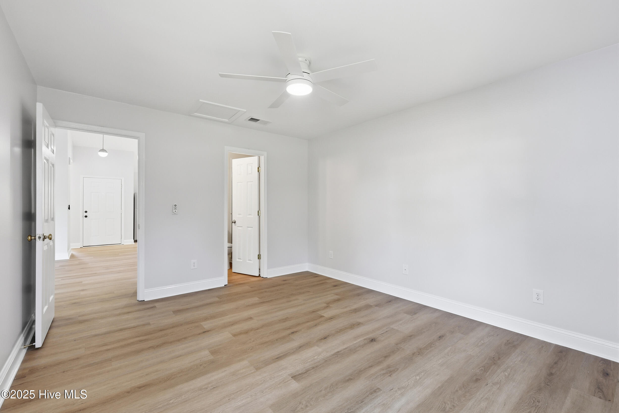 100540658 | Photo 10