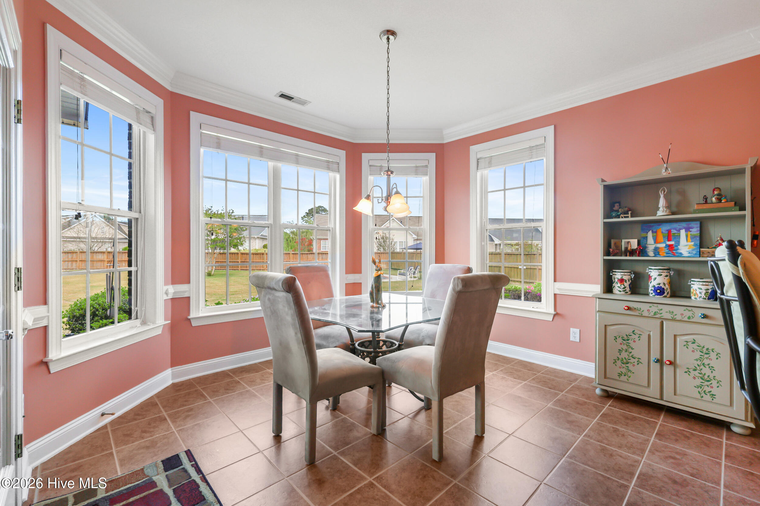 100565285 | Photo 21