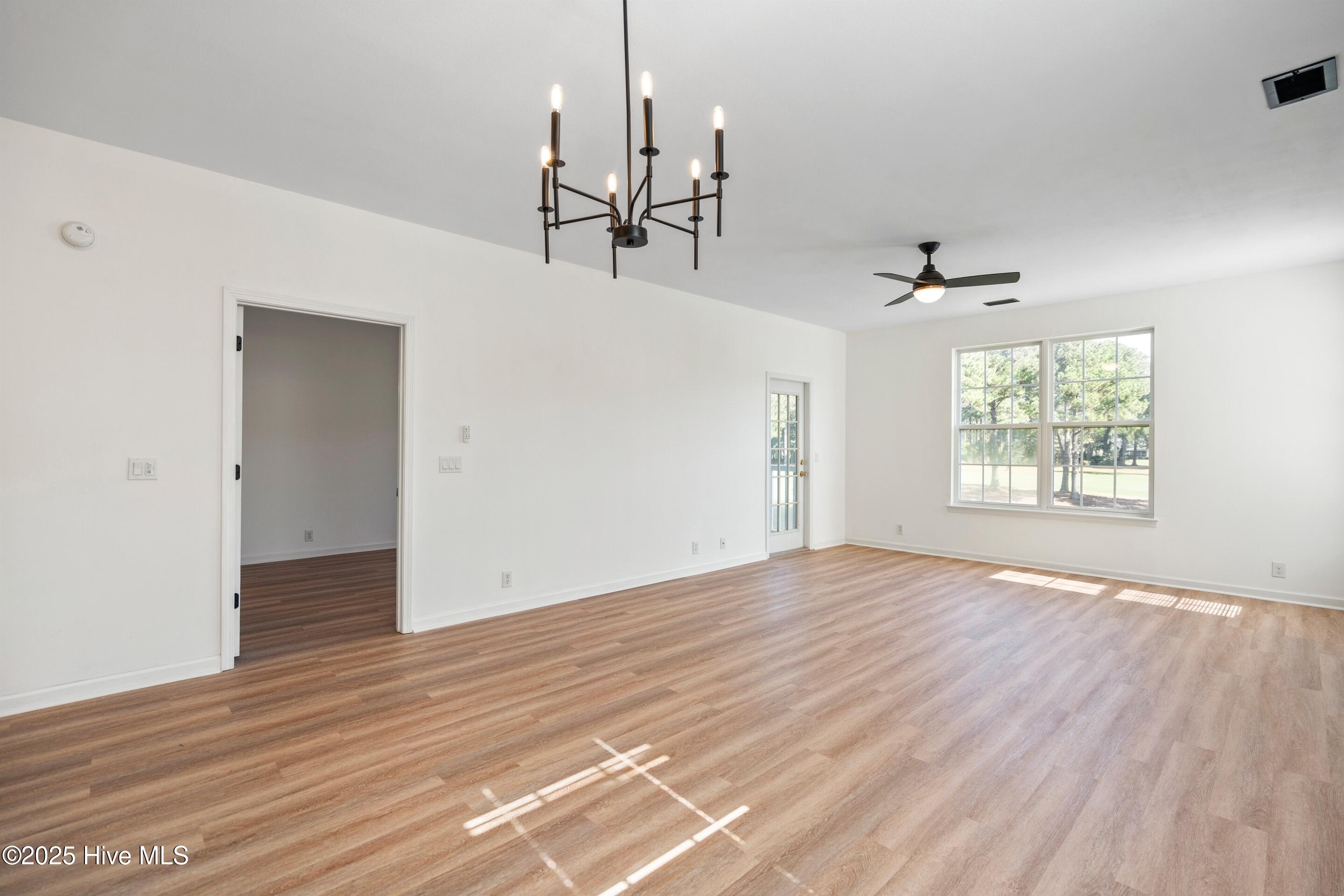 100551288 | Photo 27