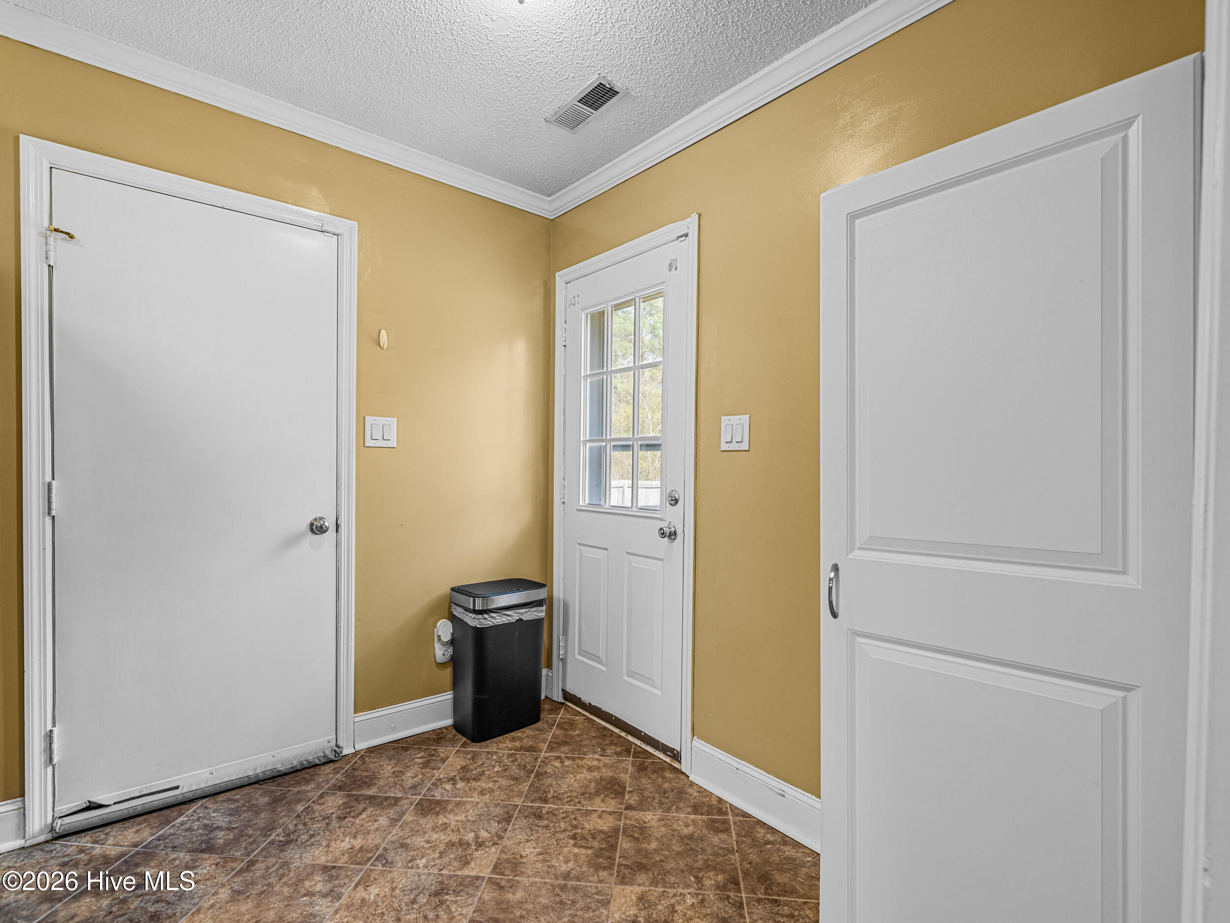 100561480 | Photo 21