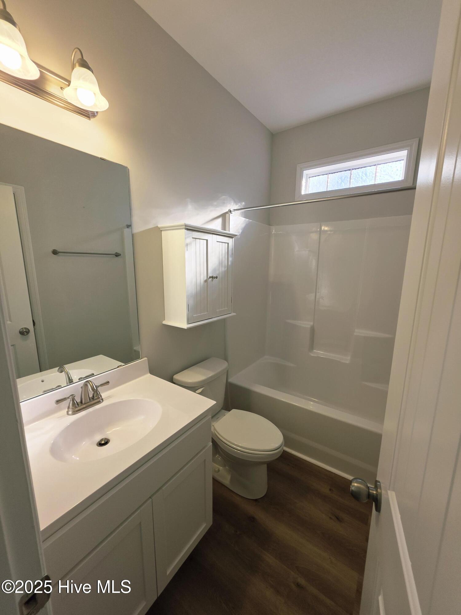 100545567 | Photo 25