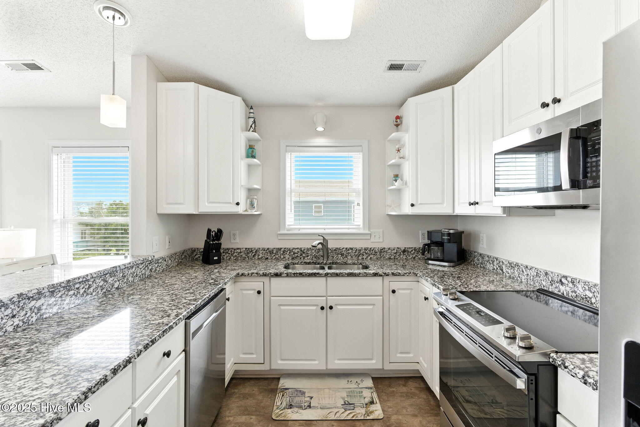 100552973 | Photo 21