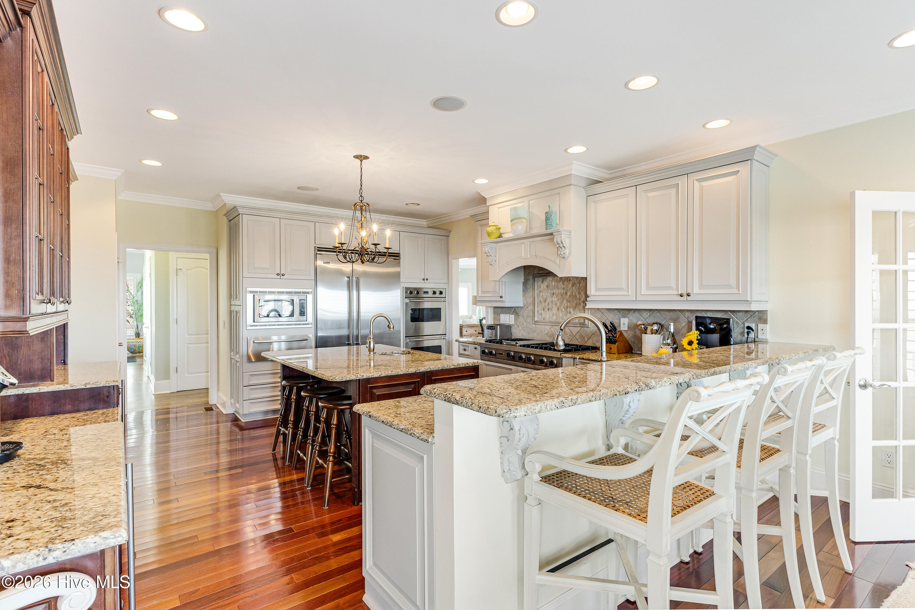 100567897 | Photo 25