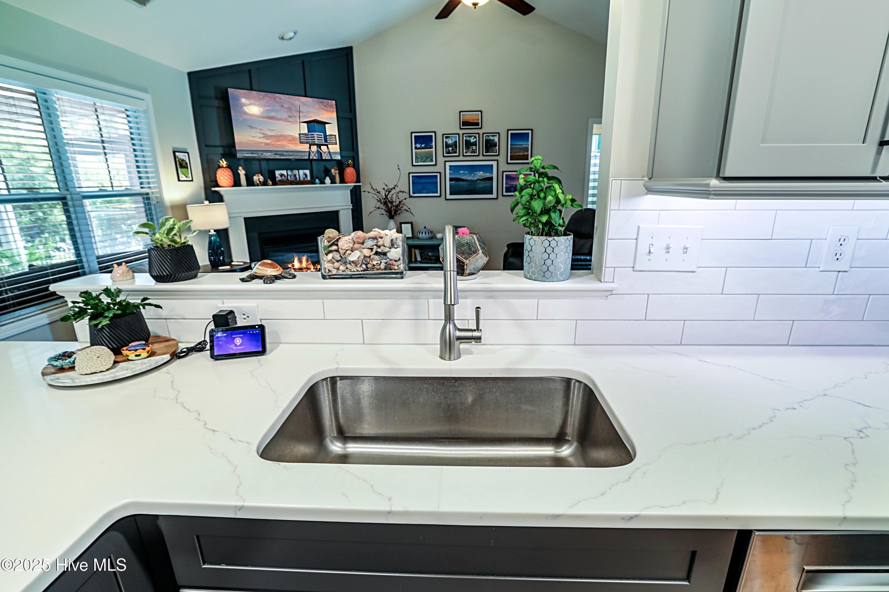 100541806 | Photo 21