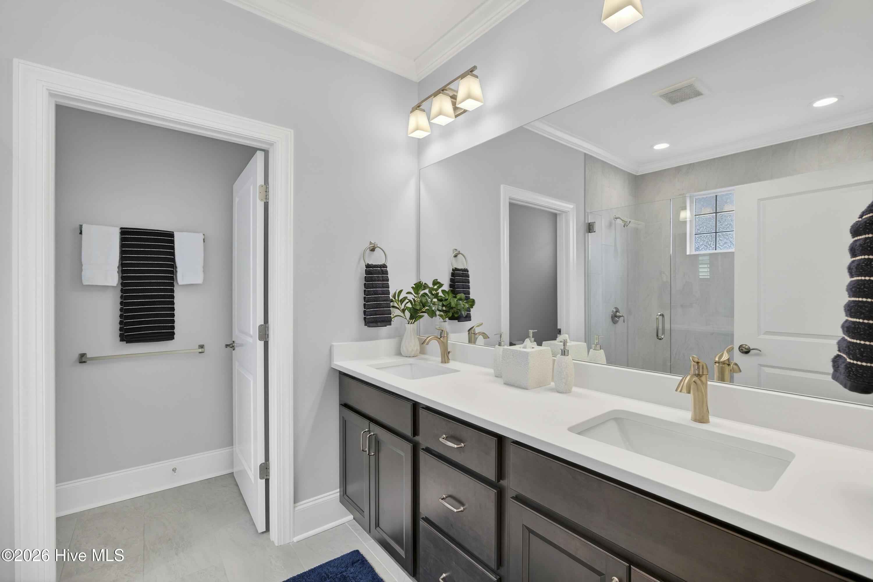 100551678 | Photo 41