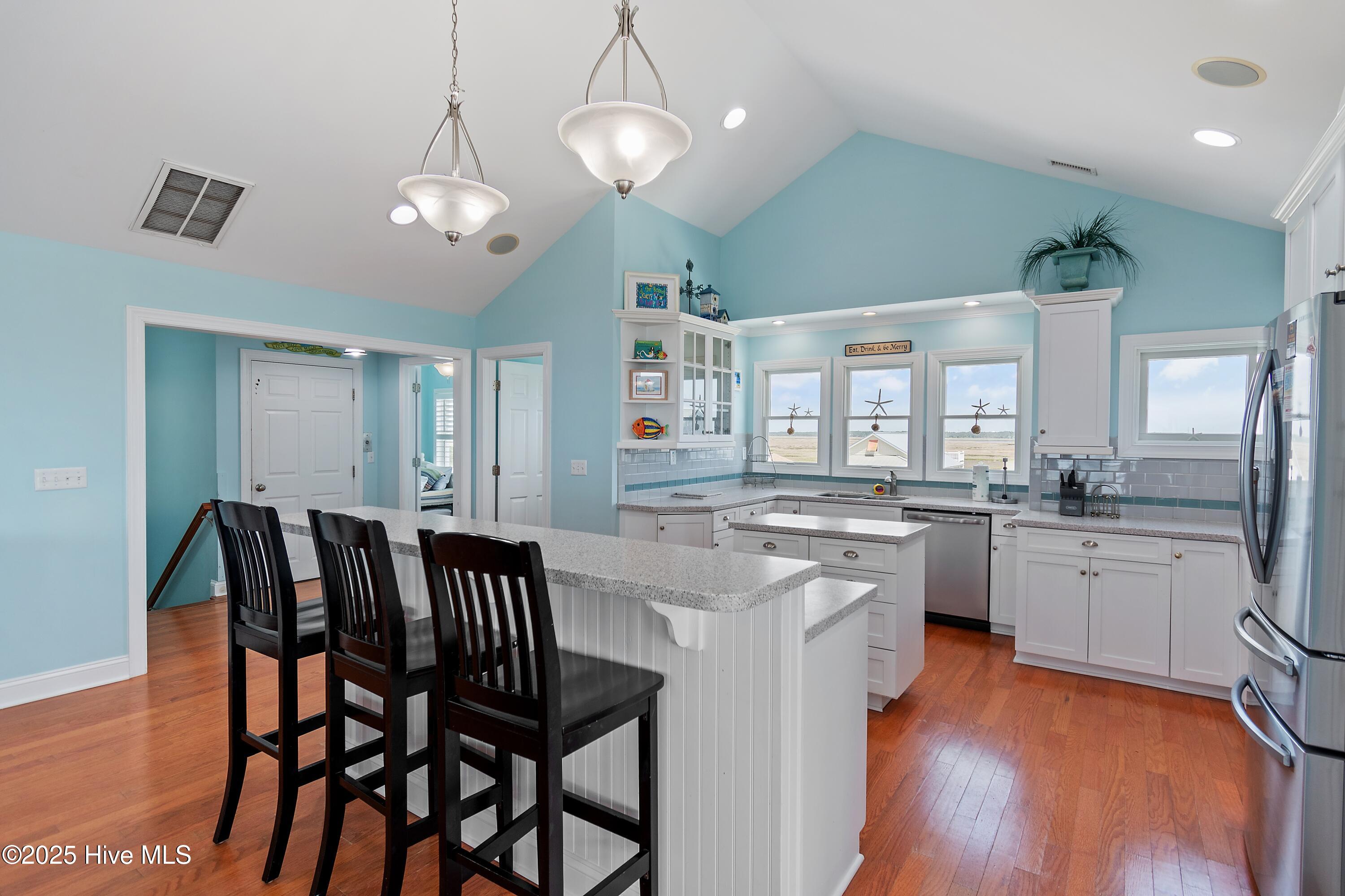 100504065 | Photo 34