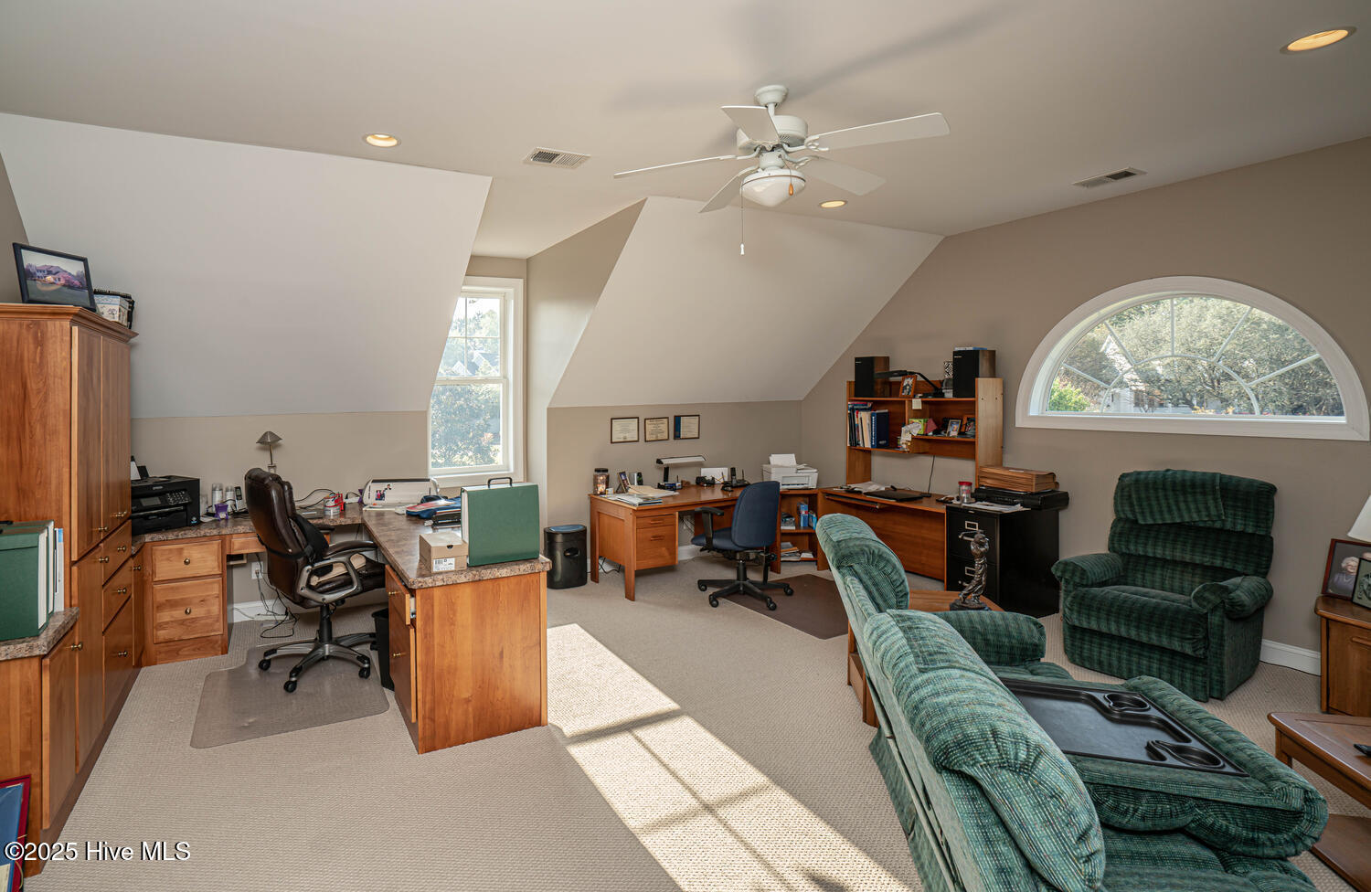 100547703 | Photo 42