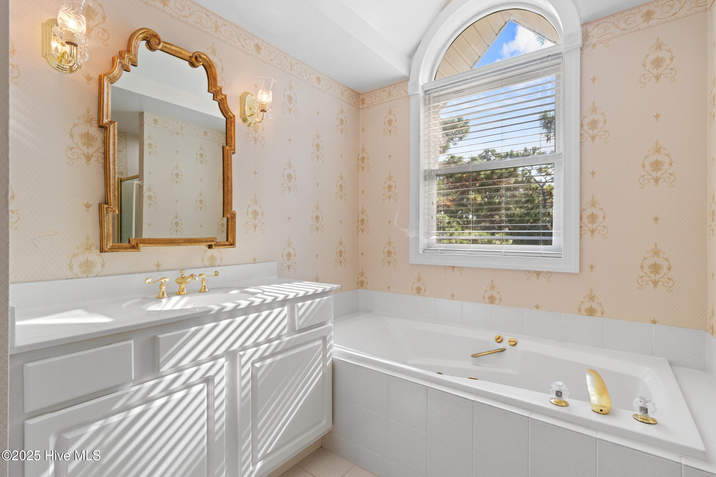 100531940 | Photo 39