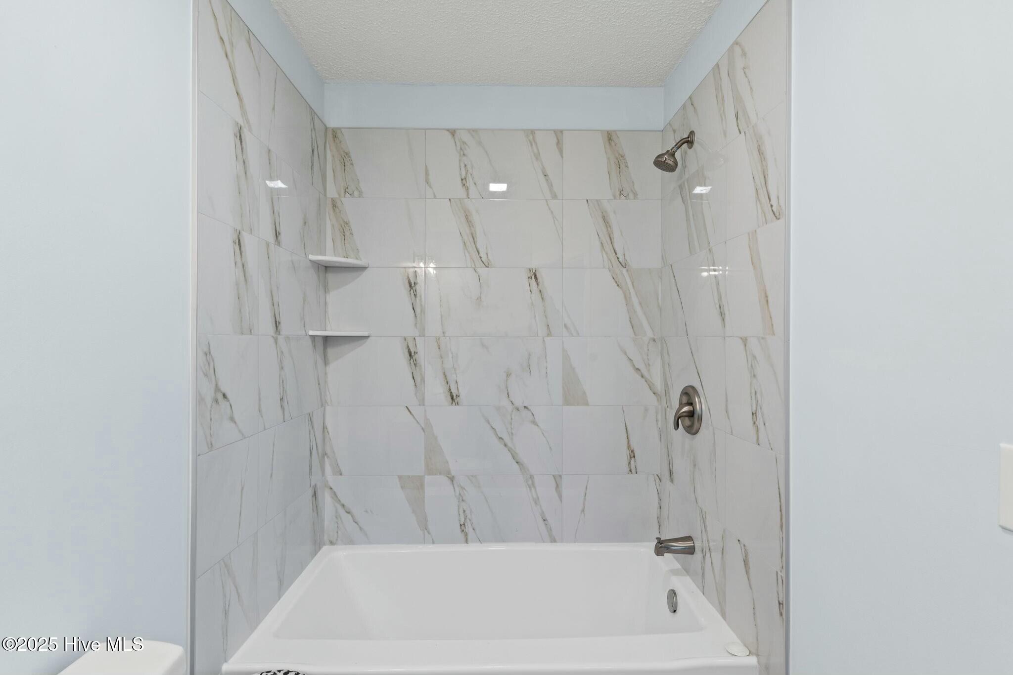 100501746 | Photo 26