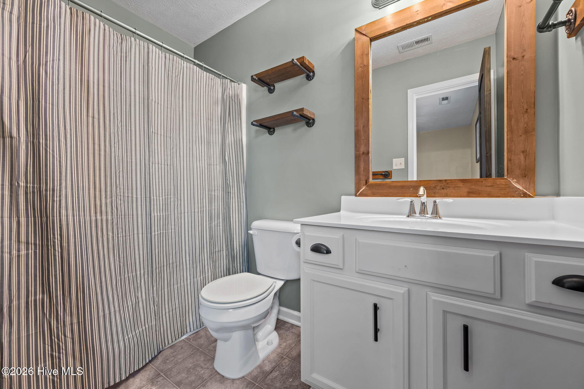 100564313 | Photo 20