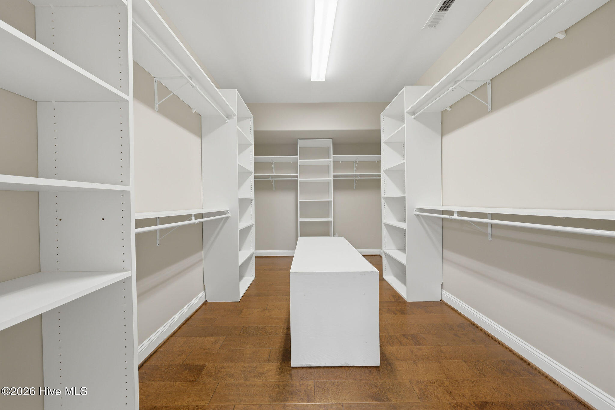 100518693 | Photo 37