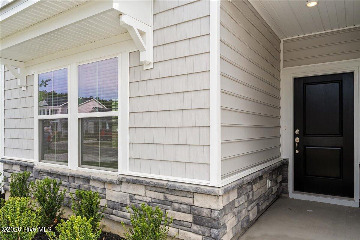 100567069 | Photo 39