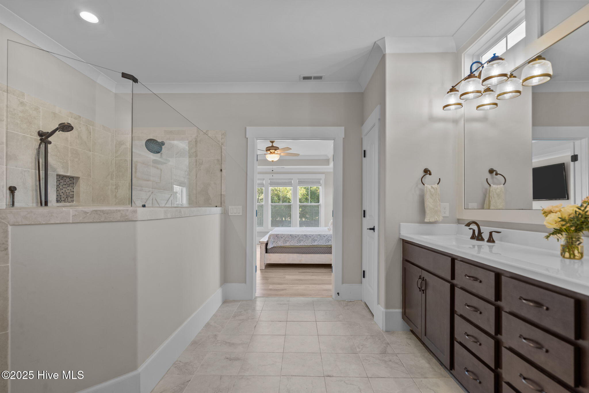 100536162 | Photo 29