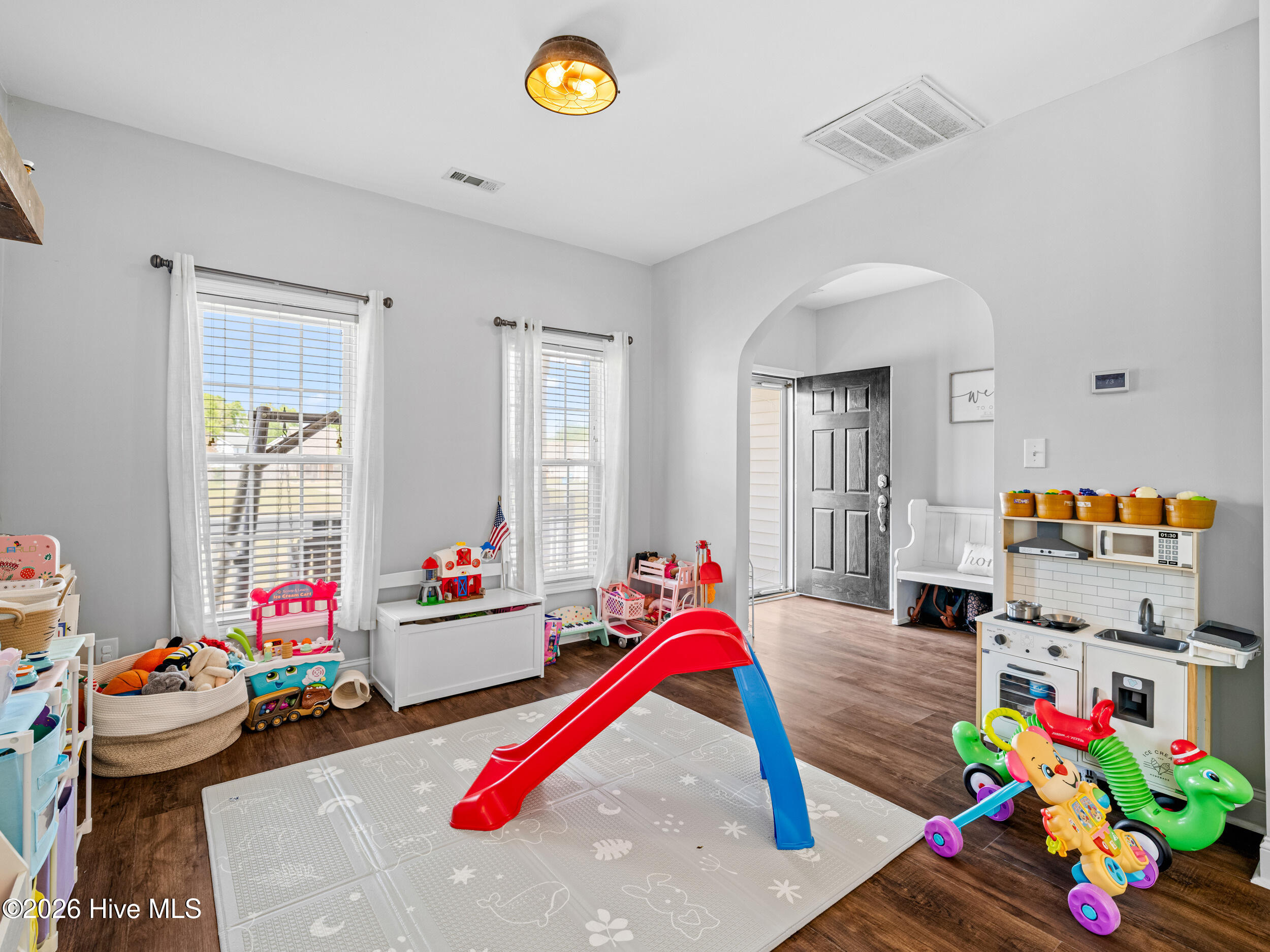 100566997 | Photo 14