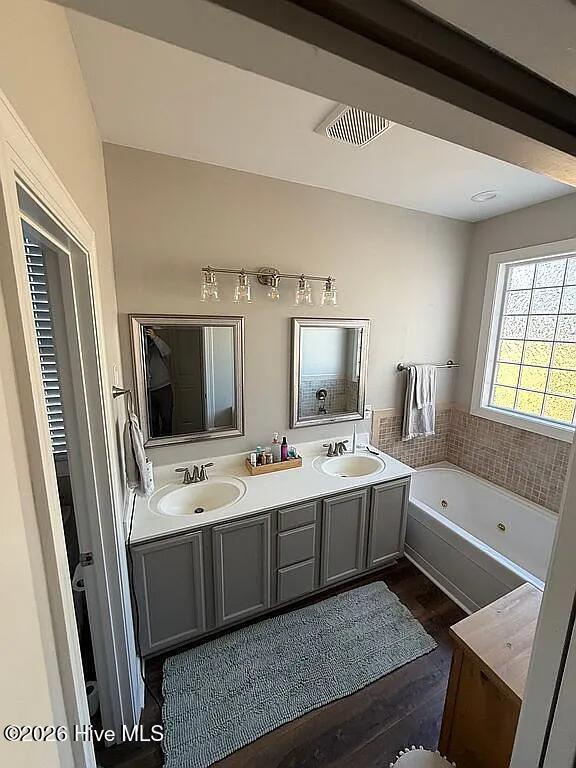 100551229 | Photo 12