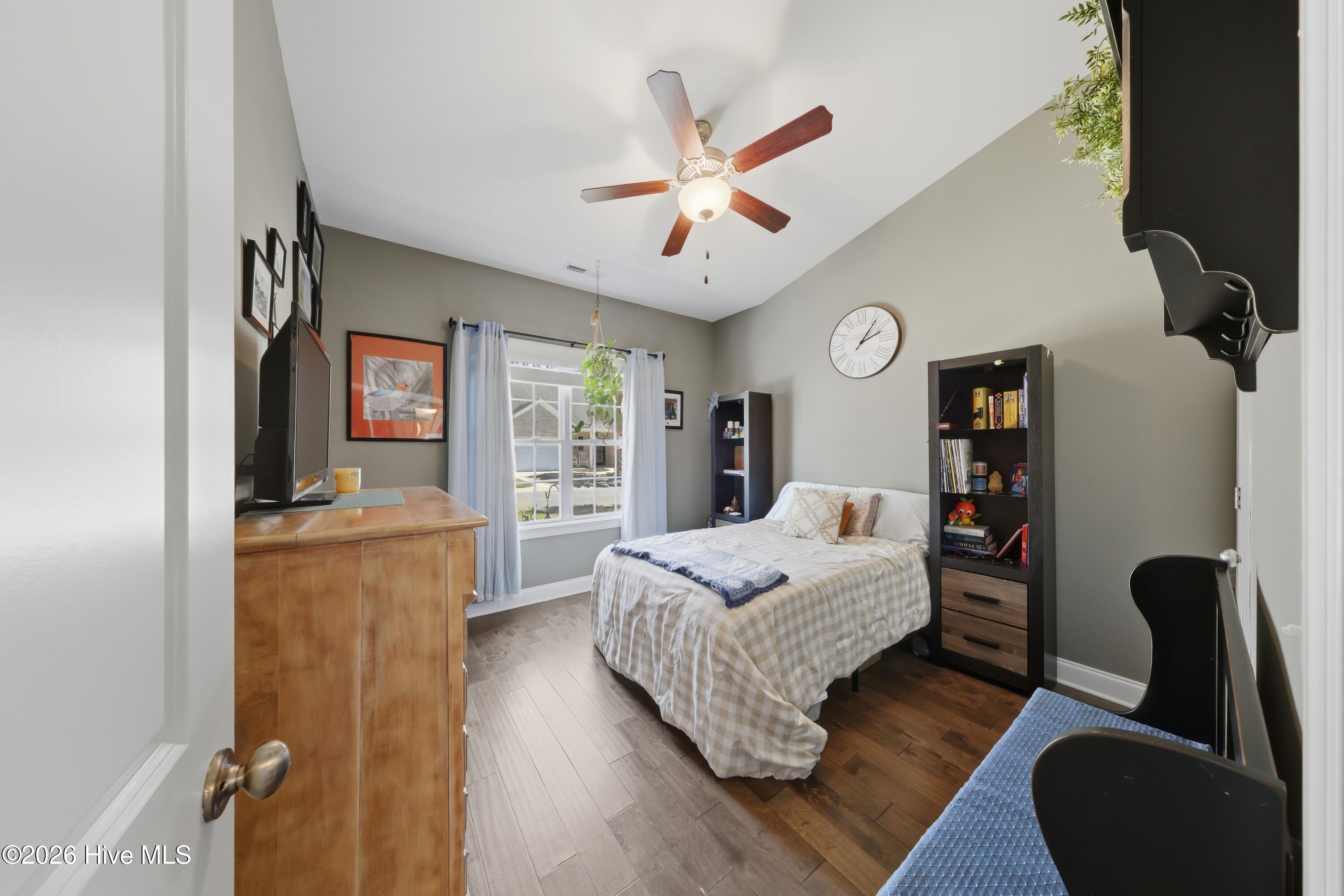 100561960 | Photo 22