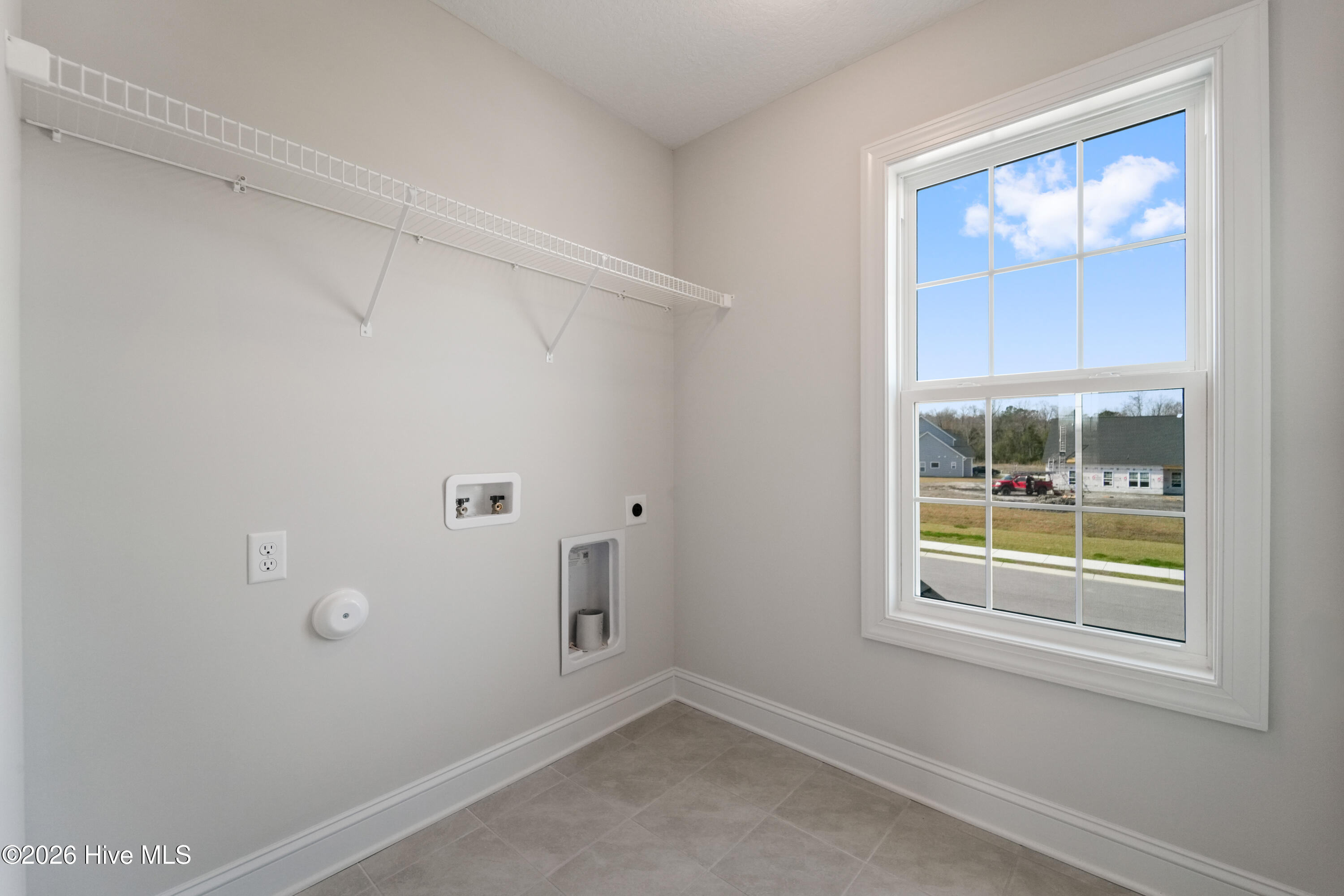 100519692 | Photo 23